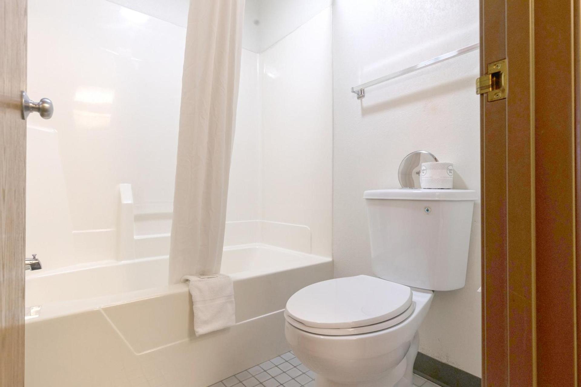 Super Rest Inn photo 51