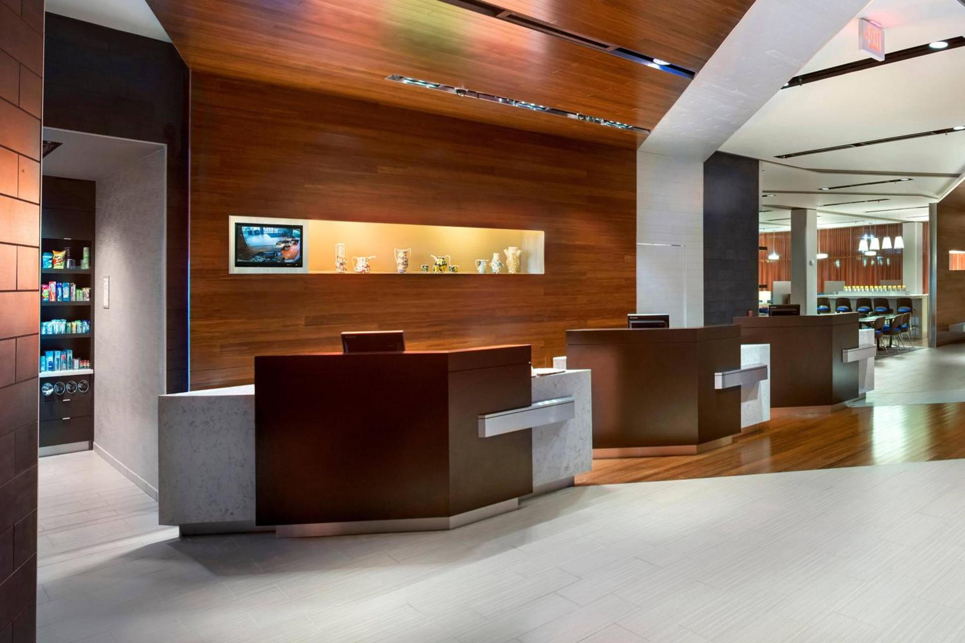 Courtyard by Marriott Philadelphia South at The Navy Yard photo 5