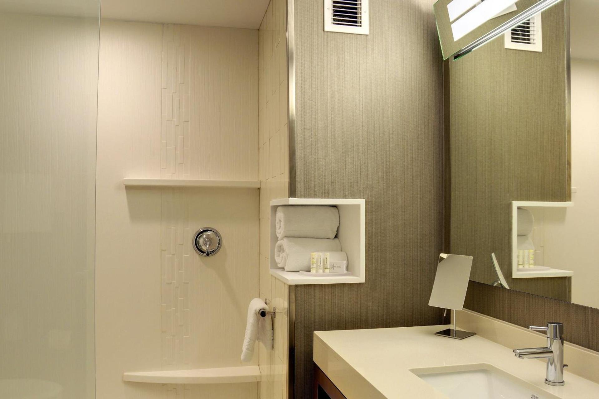 Courtyard by Marriott Columbus OSU photo 4