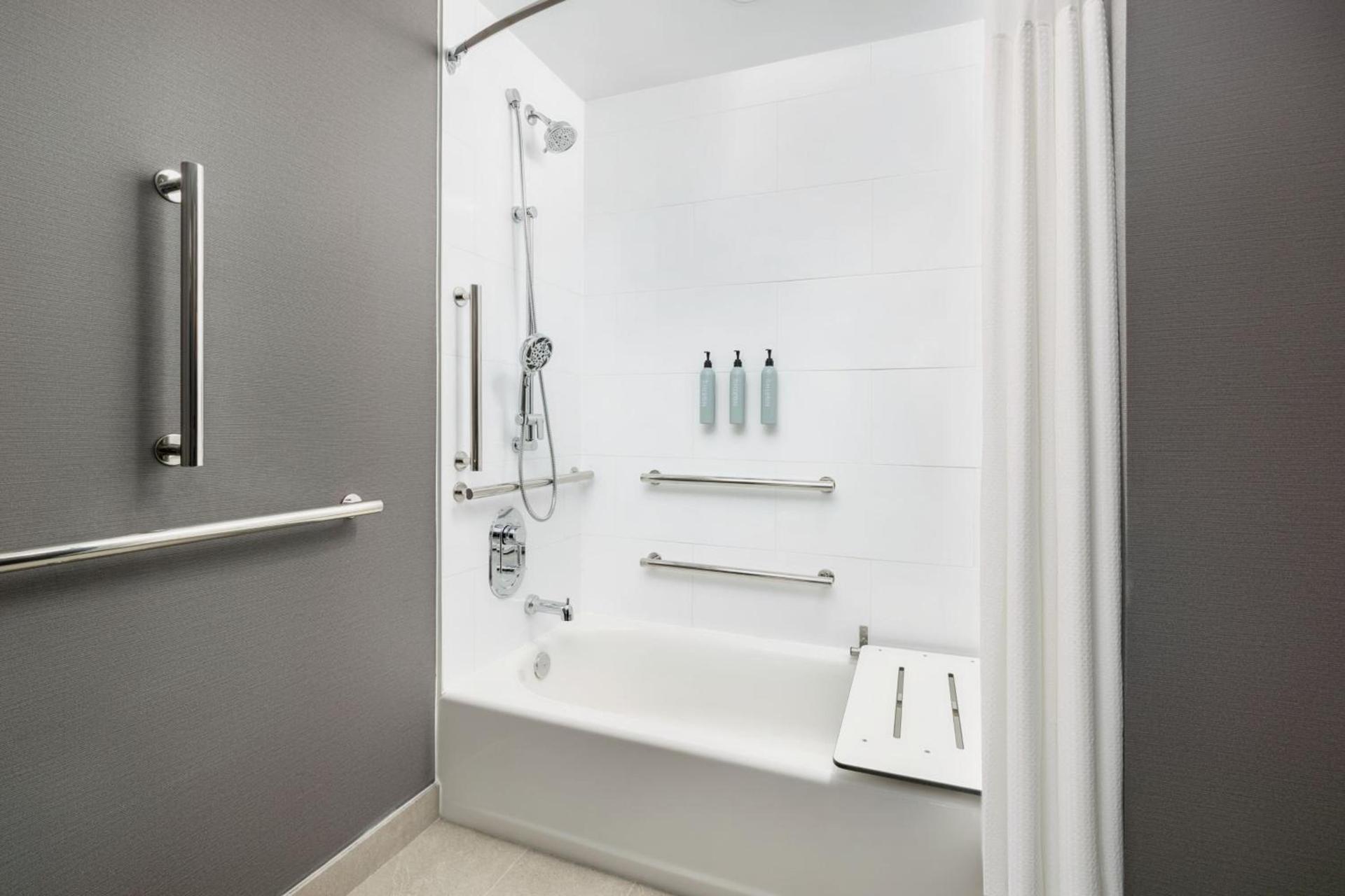 Courtyard by Marriott New Castle photo 13