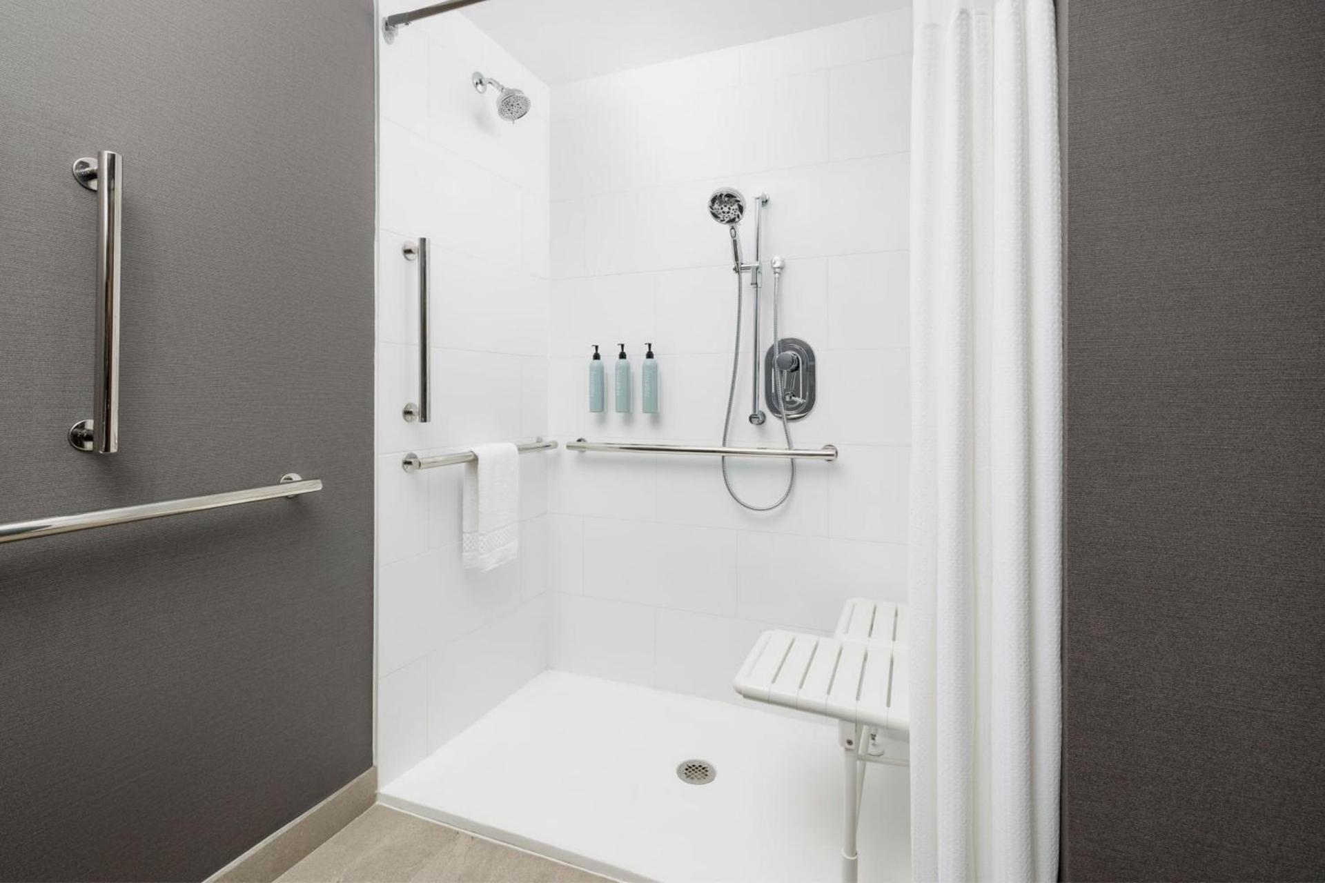 Courtyard by Marriott New Castle photo 14