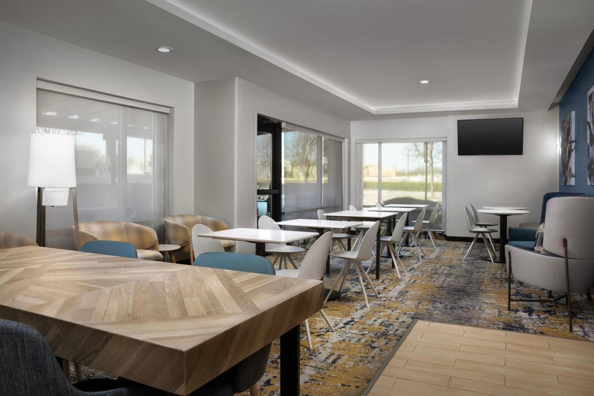 TownePlace Suites Dallas DeSoto photo 4