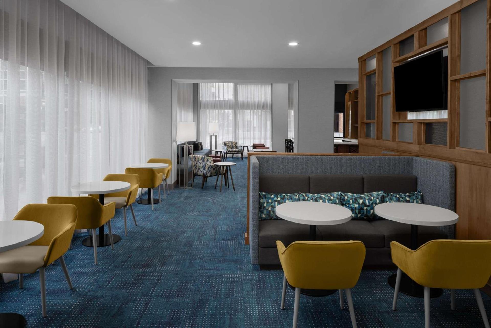Hampton Inn Cleveland-Downtown photo 7