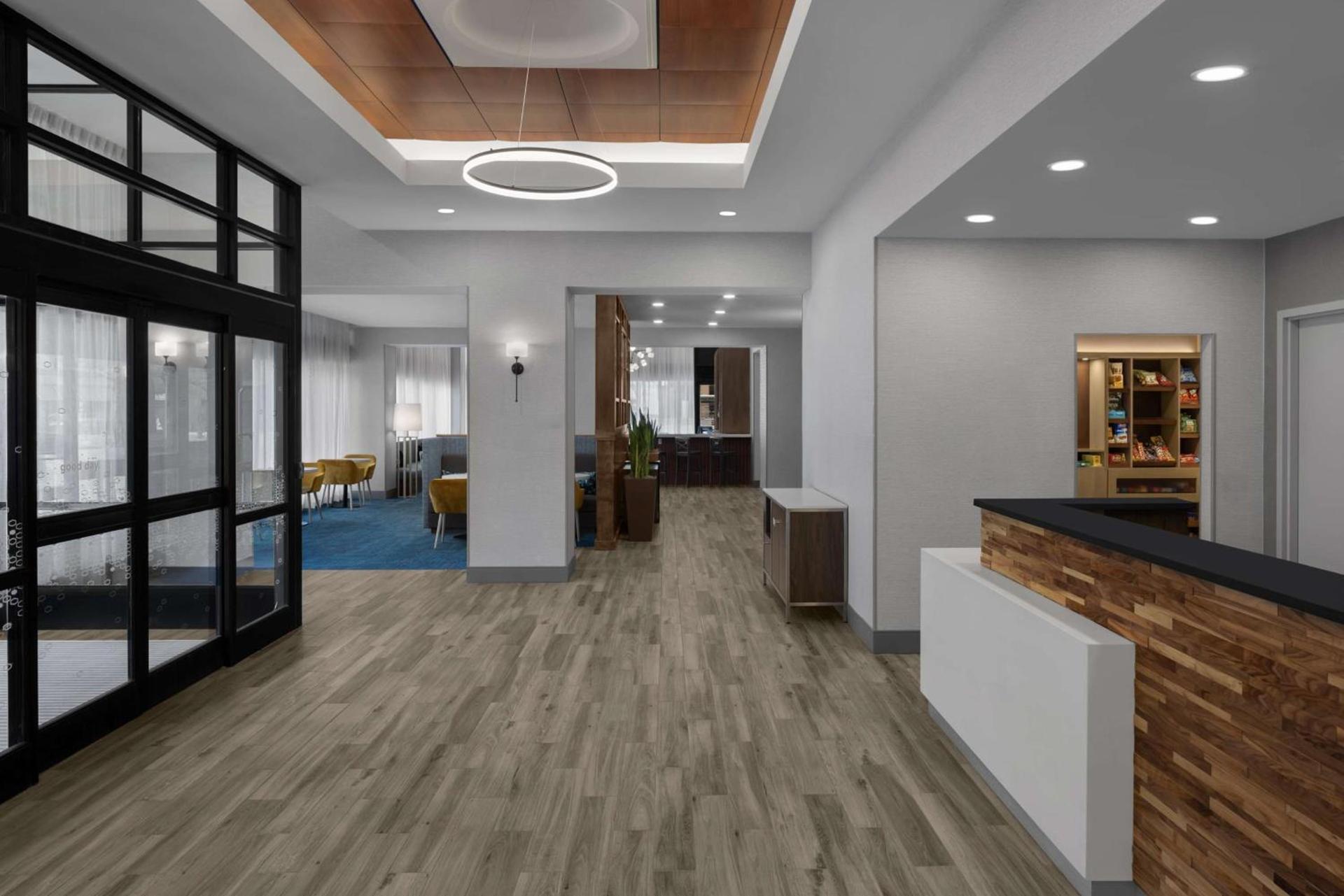 Hampton Inn Cleveland-Downtown photo 8