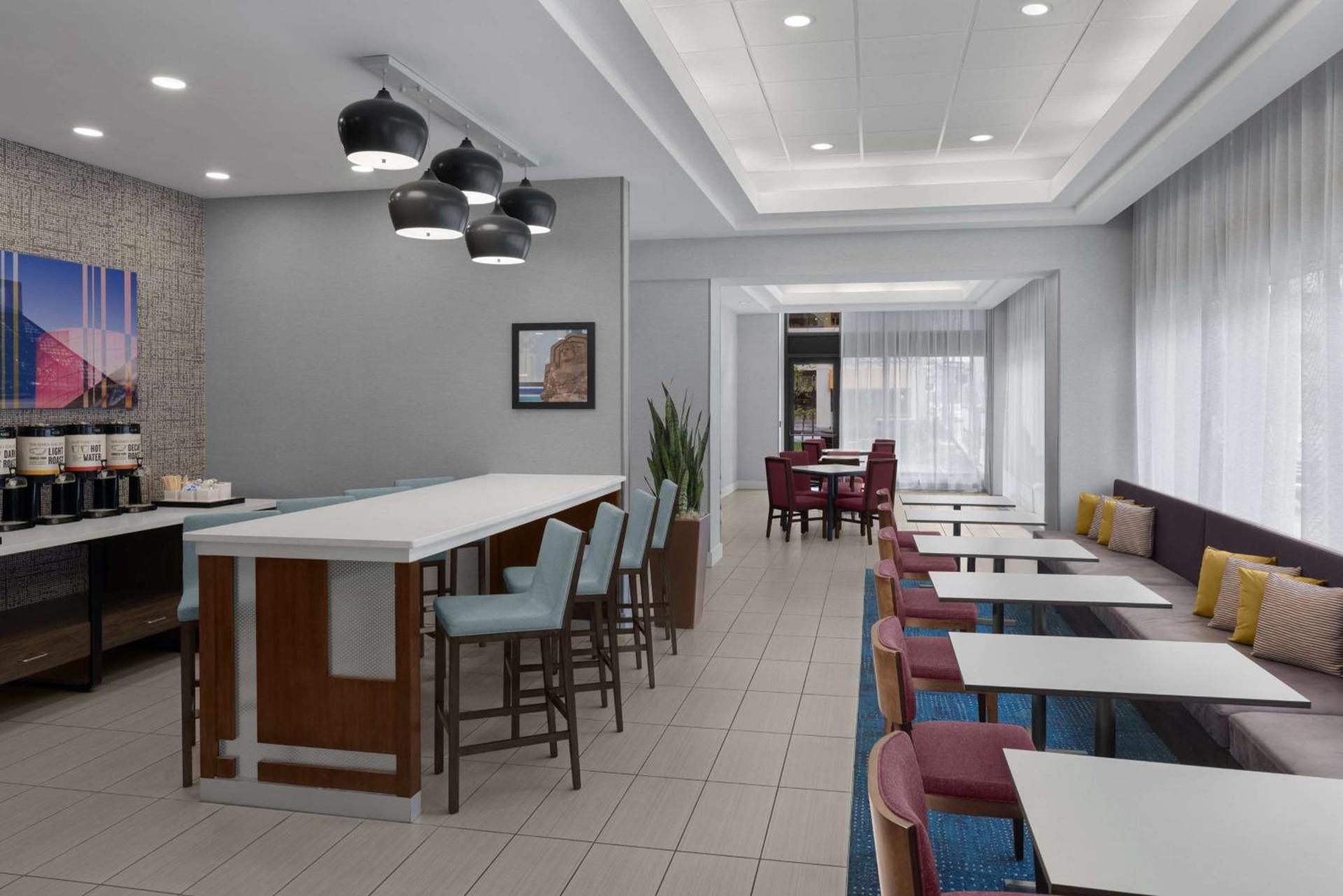 Hampton Inn Cleveland-Downtown photo 12