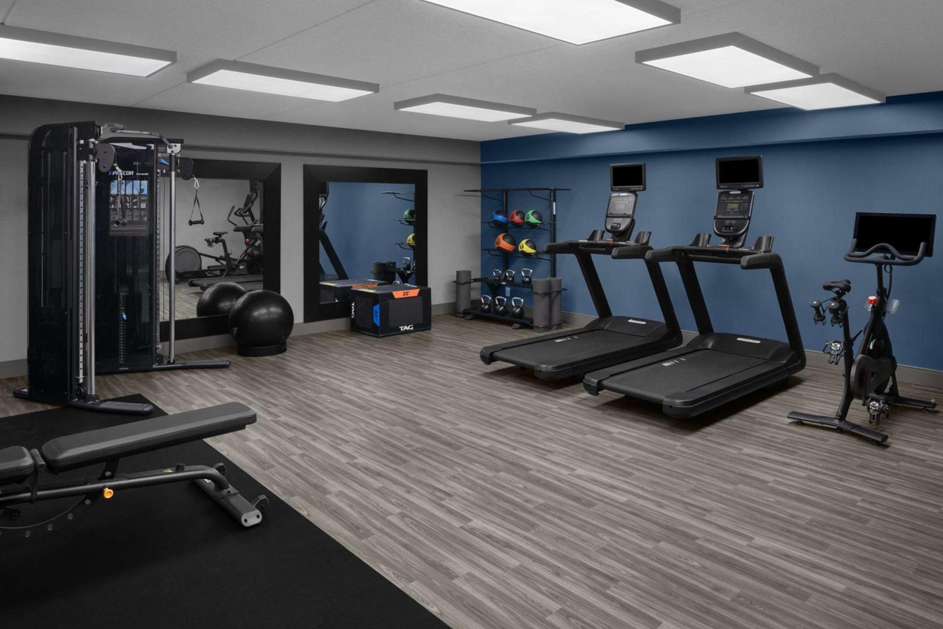 Hampton Inn Cleveland-Downtown photo 13