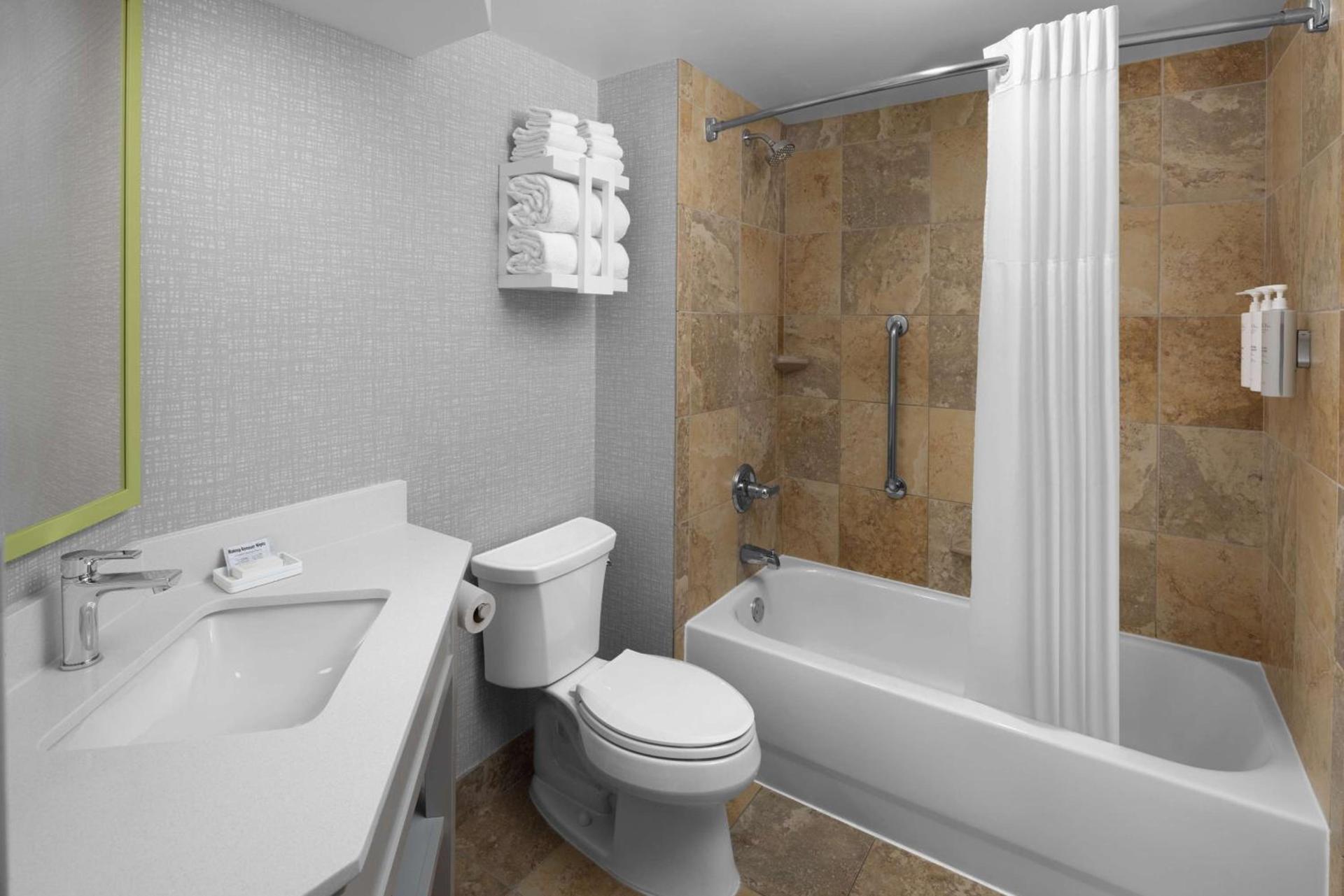 Hampton Inn Cleveland-Downtown photo 17