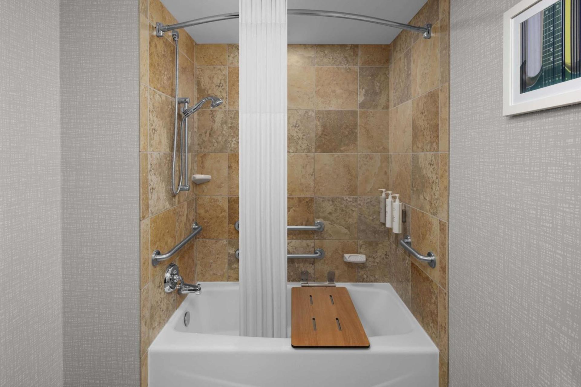 Hampton Inn Cleveland-Downtown photo 25
