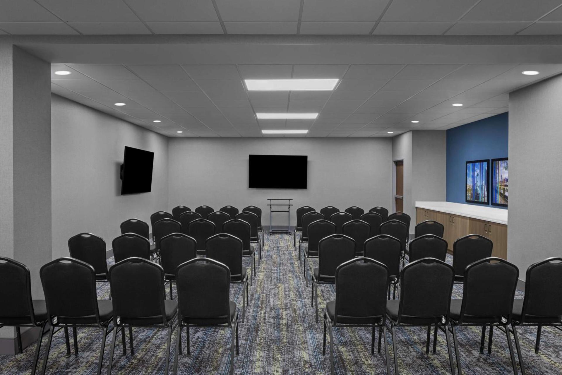 Hampton Inn Cleveland-Downtown photo 34