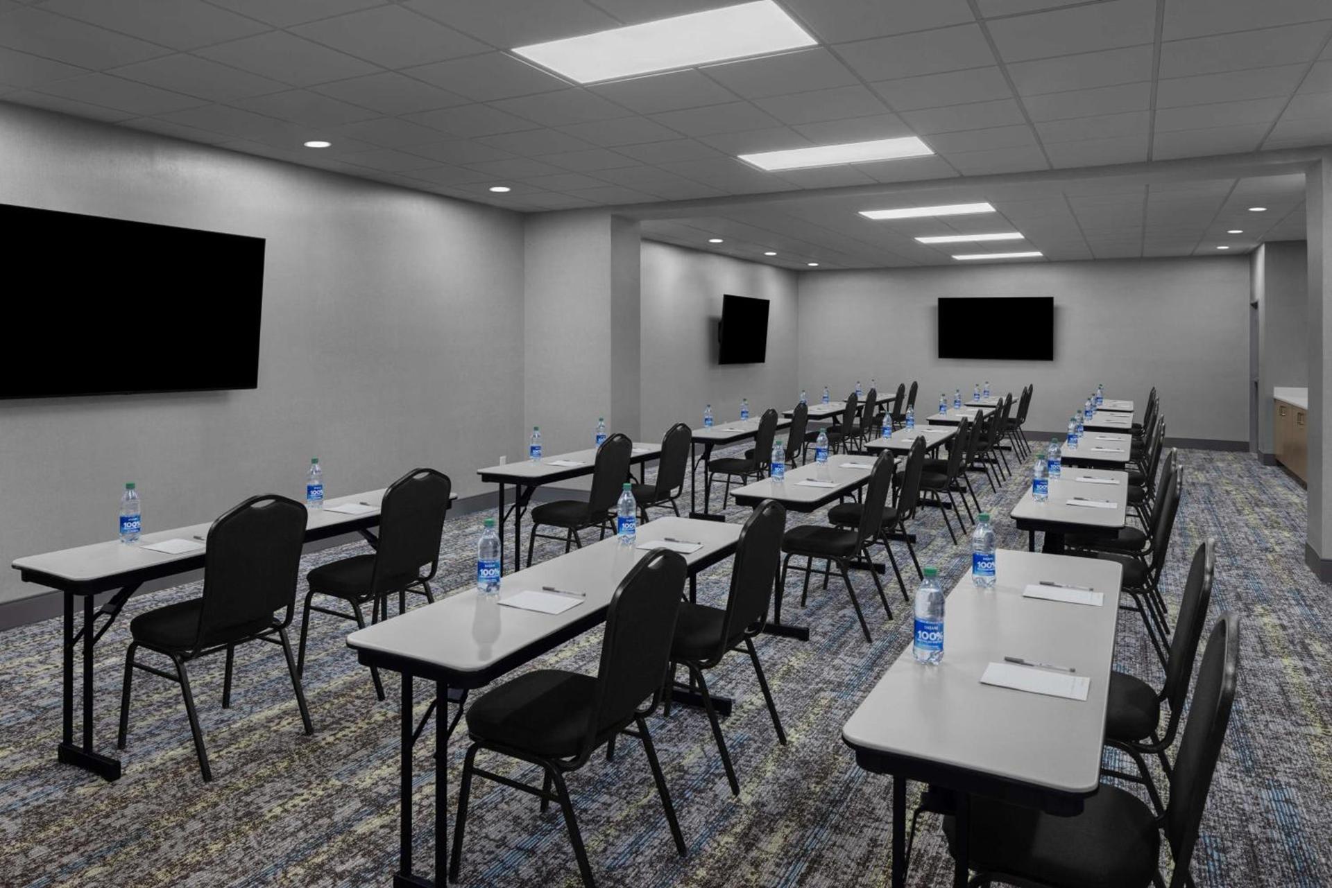 Hampton Inn Cleveland-Downtown photo 33