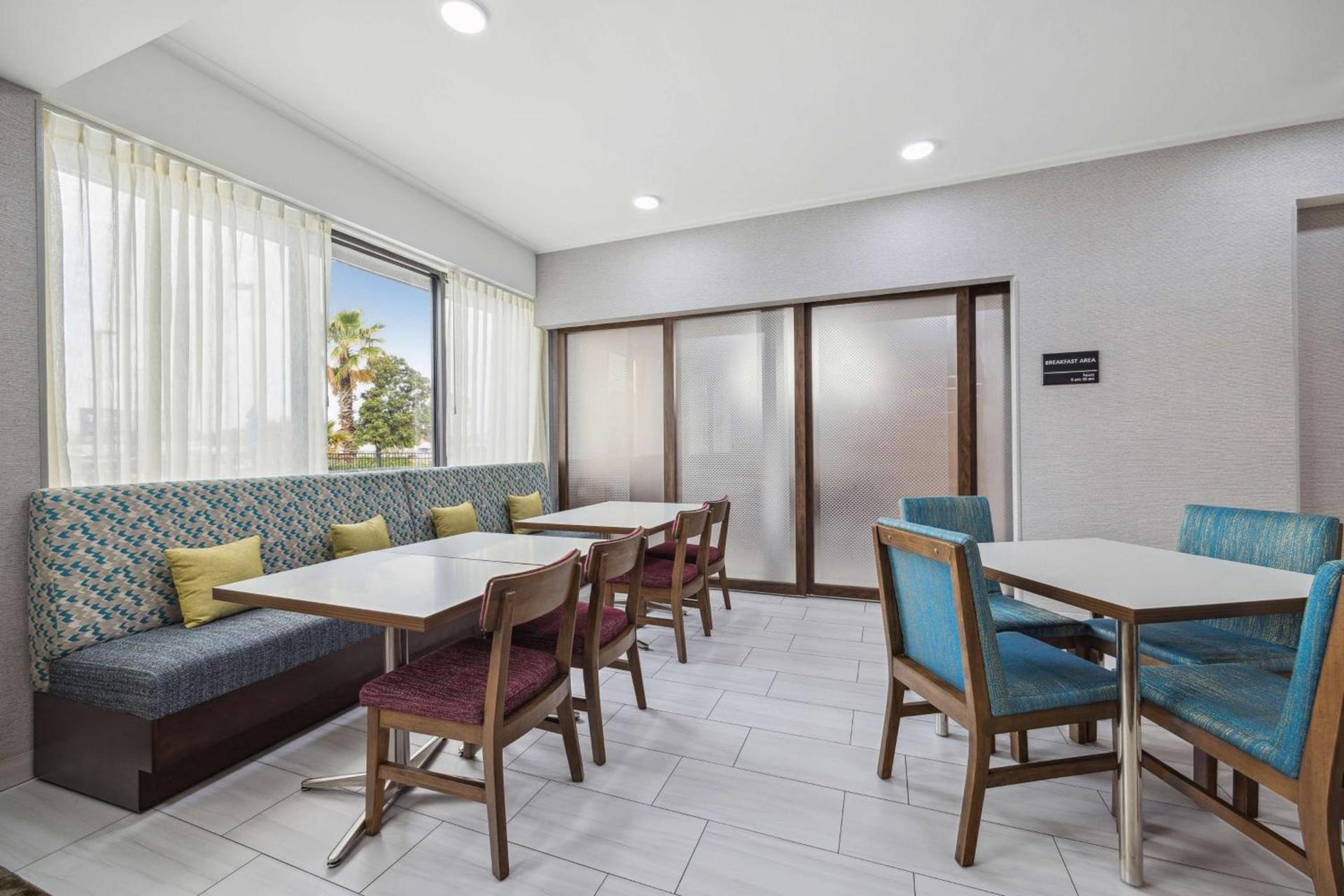 Hampton Inn - Houston/Brookhollow photo 12