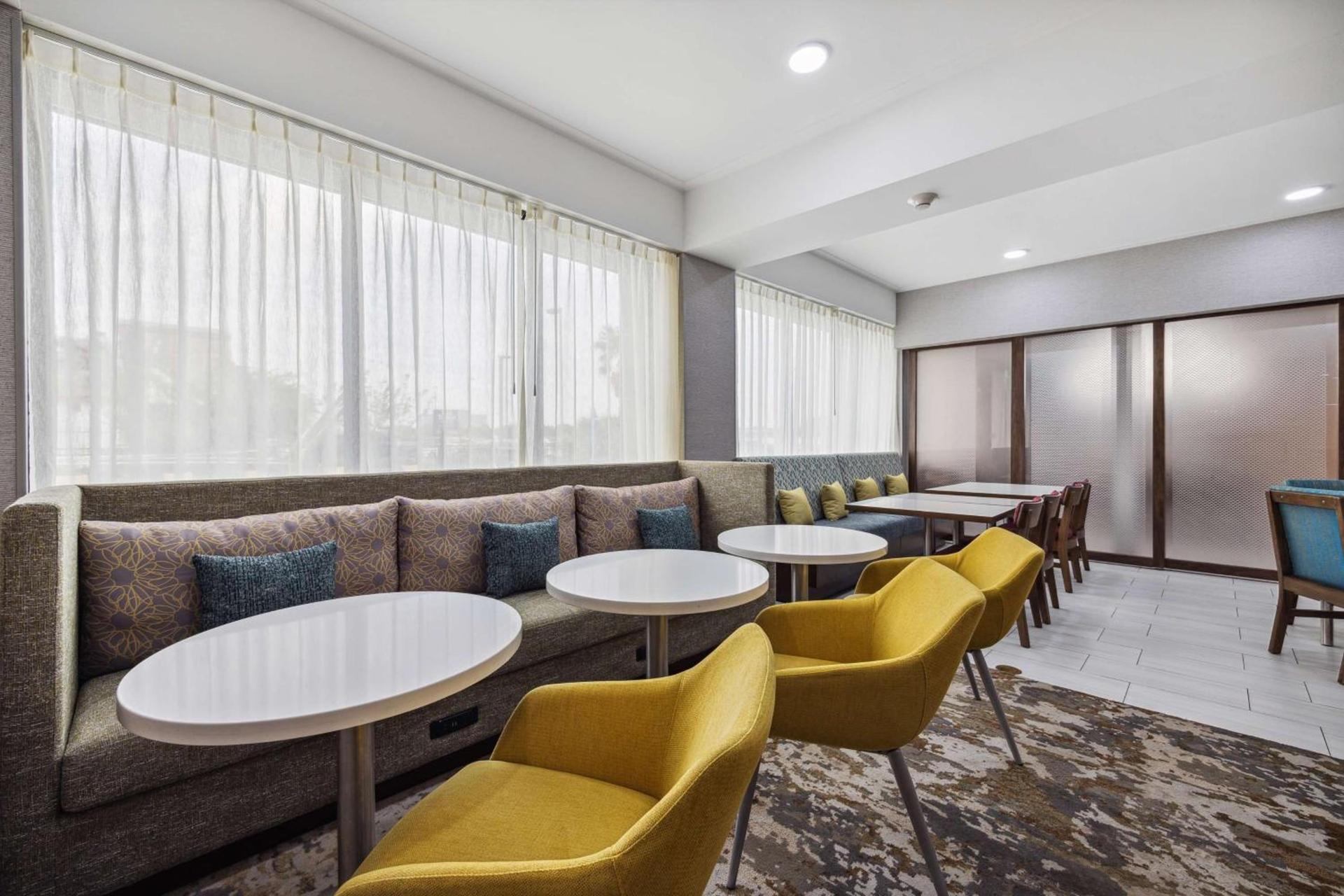 Hampton Inn - Houston/Brookhollow photo 16