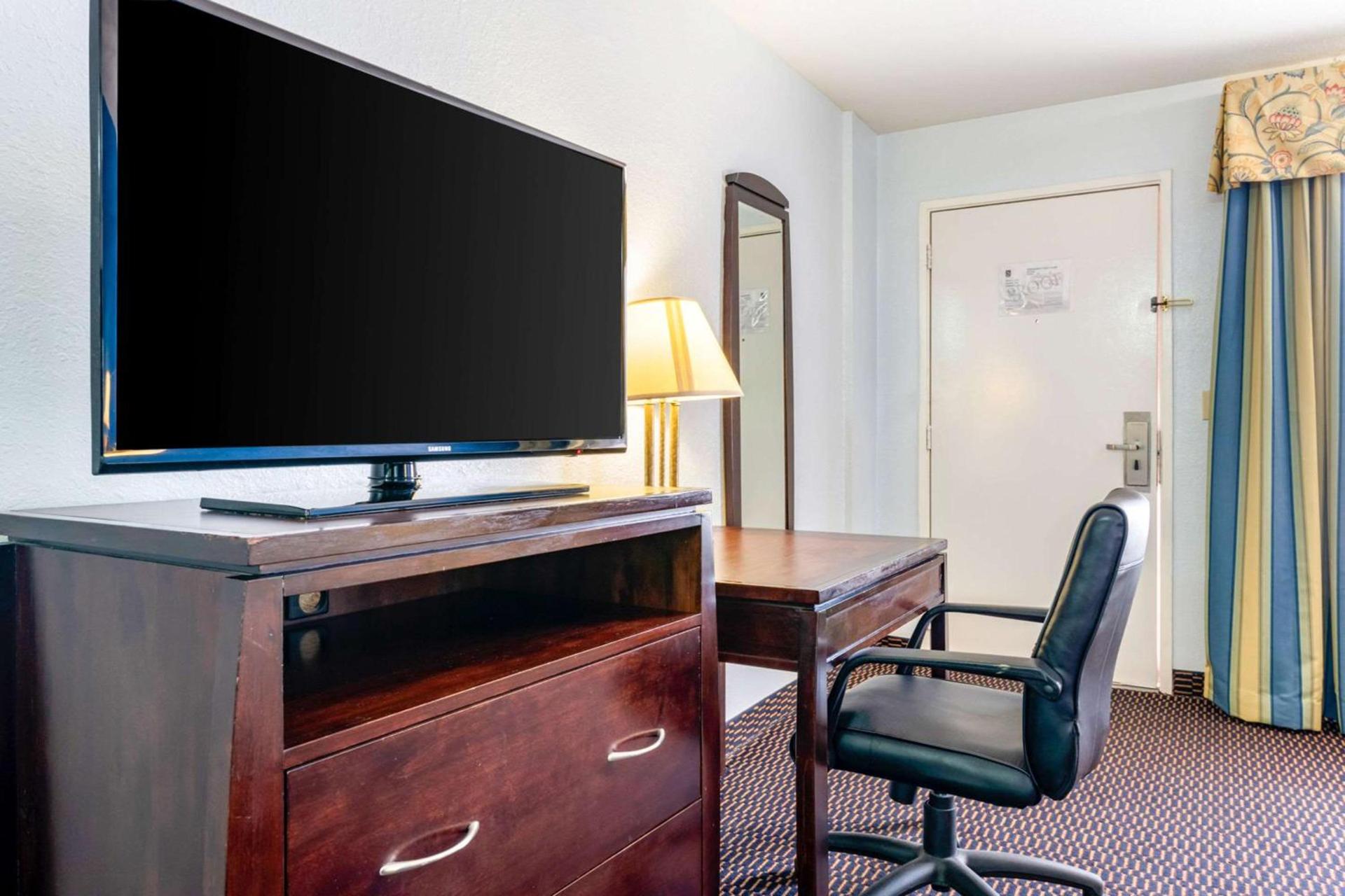 Quality Inn Sarasota North Near Lido Key Beach photo 20