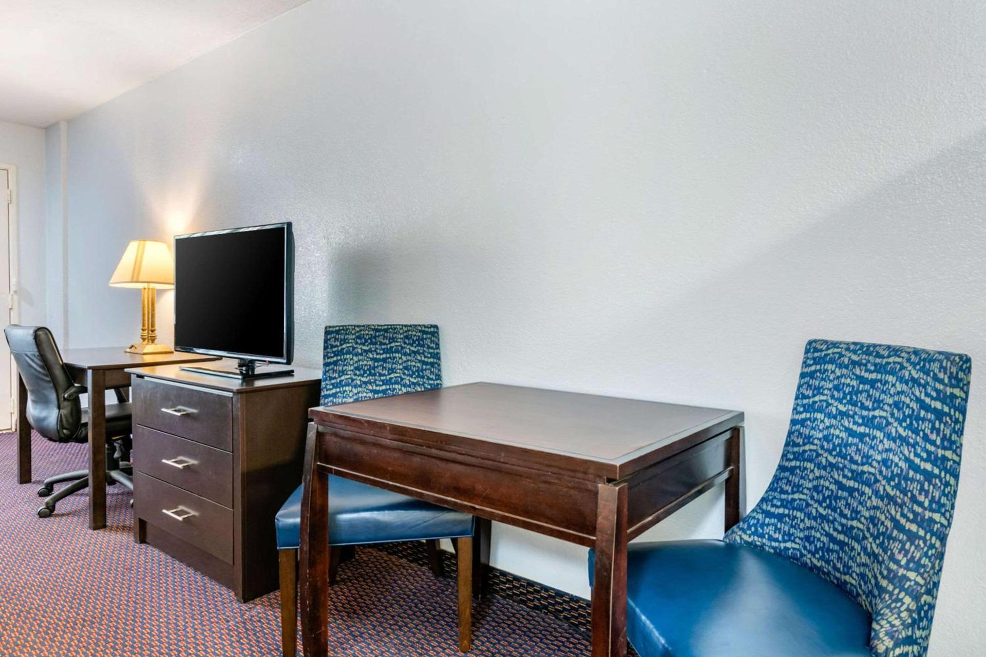 Quality Inn Sarasota North Near Lido Key Beach photo 33
