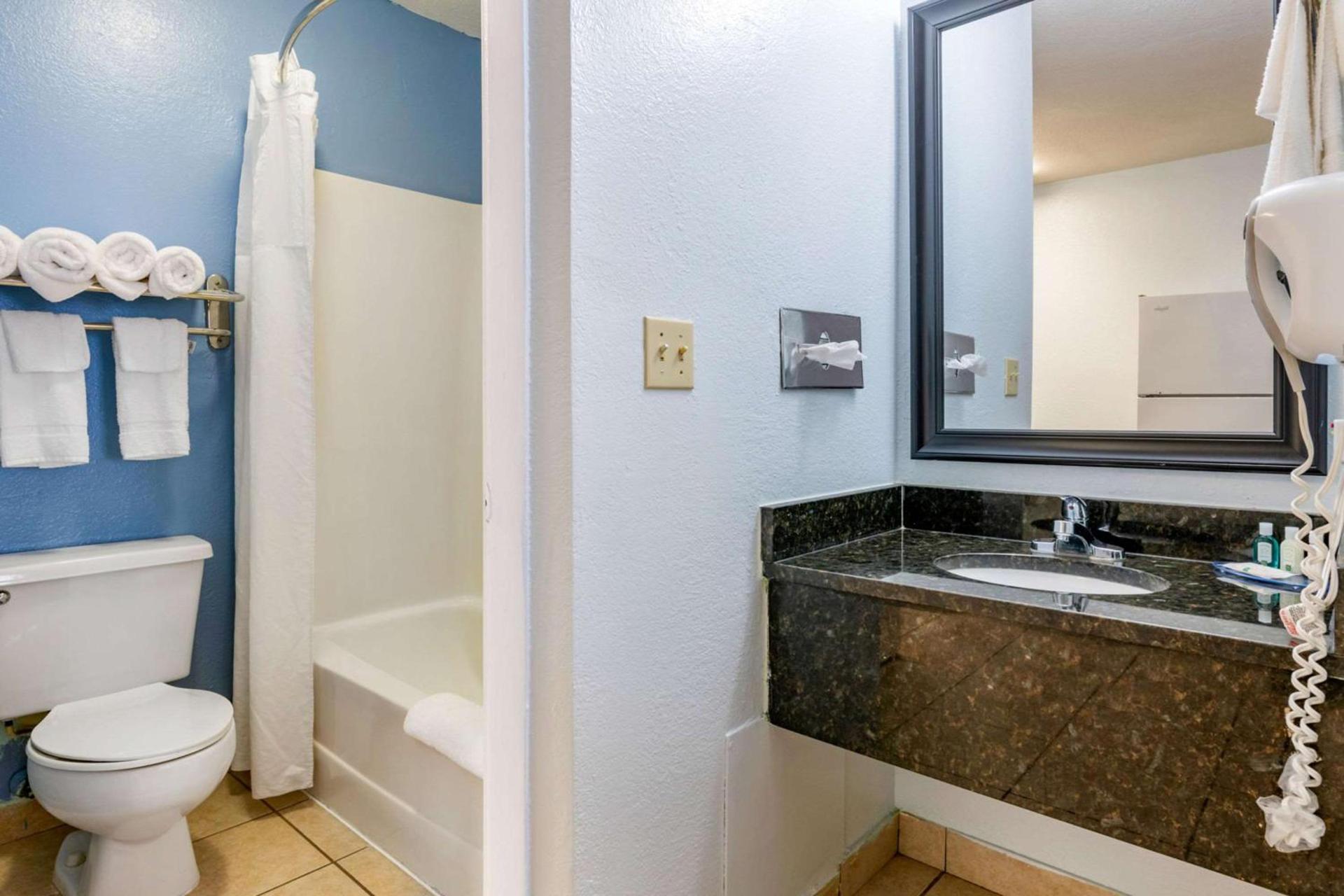 Quality Inn Sarasota North Near Lido Key Beach photo 34