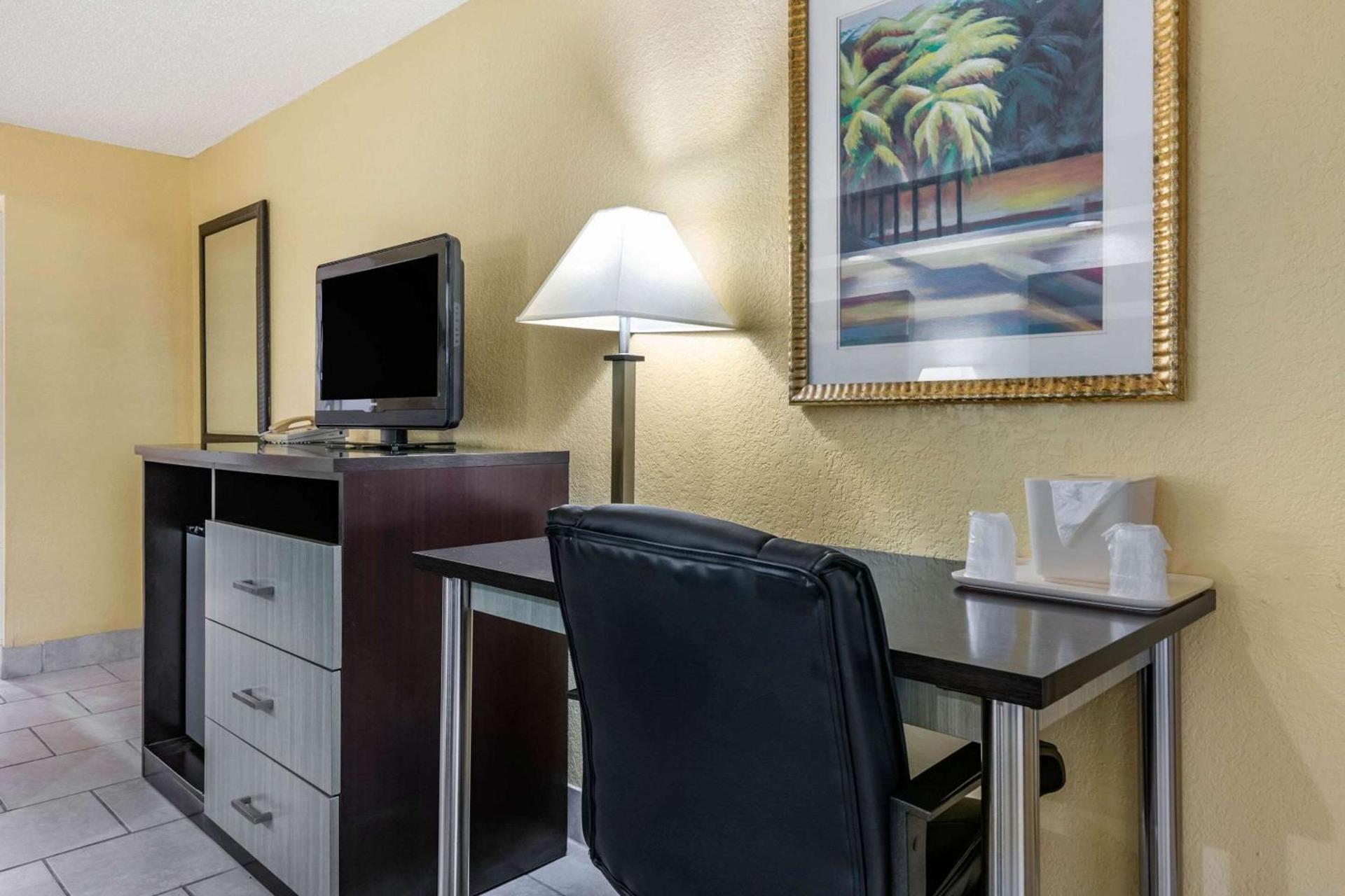 Clarion Inn Orlando International Drive - ICON Park photo 7
