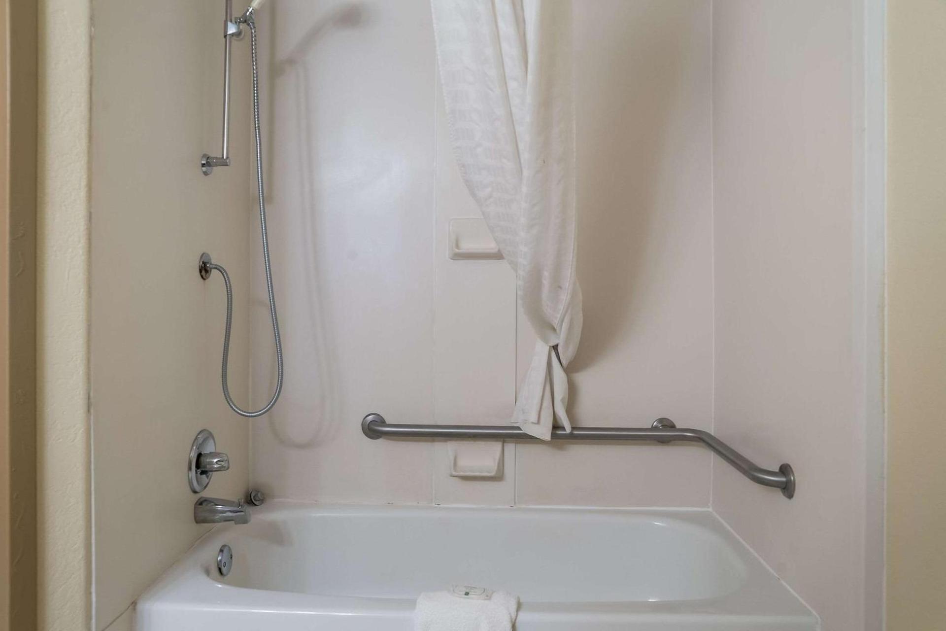 Quality Inn & Suites photo 47