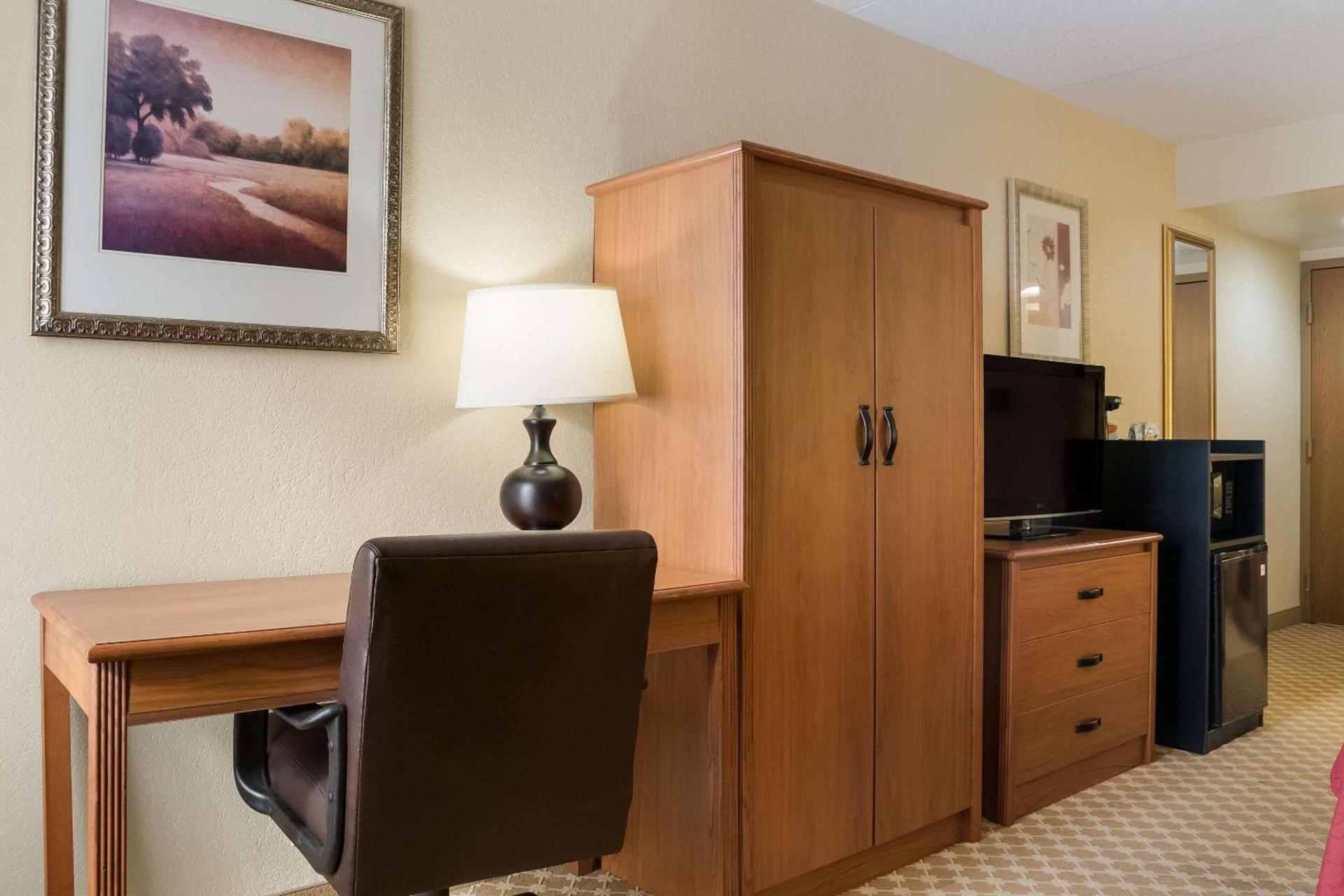 Quality Inn & Suites photo 48