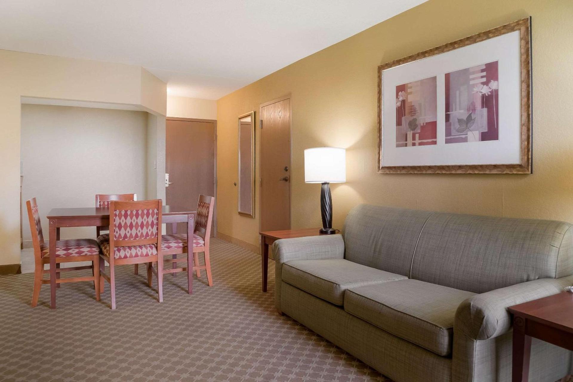 Quality Inn & Suites photo 51