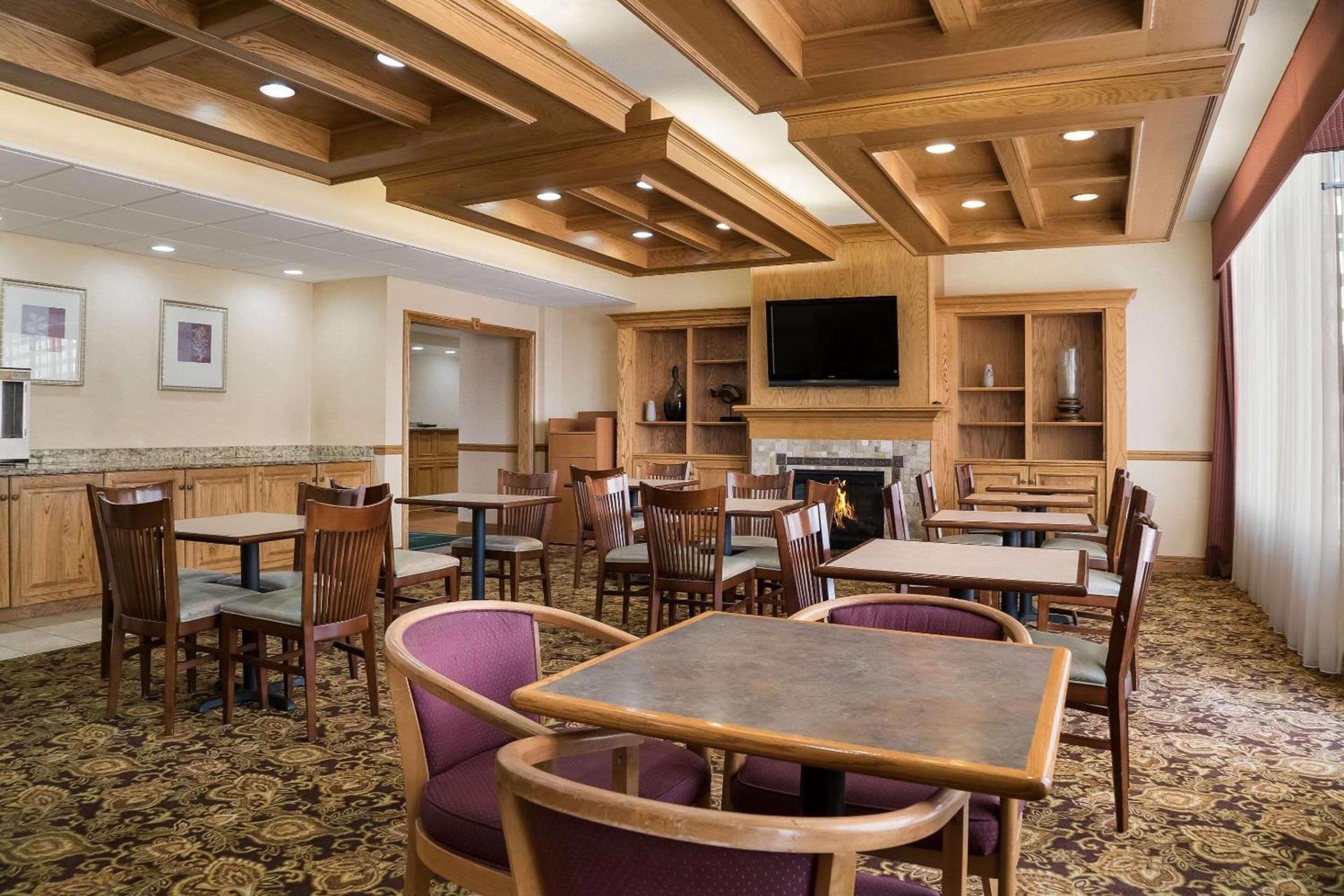 Quality Inn & Suites photo 16