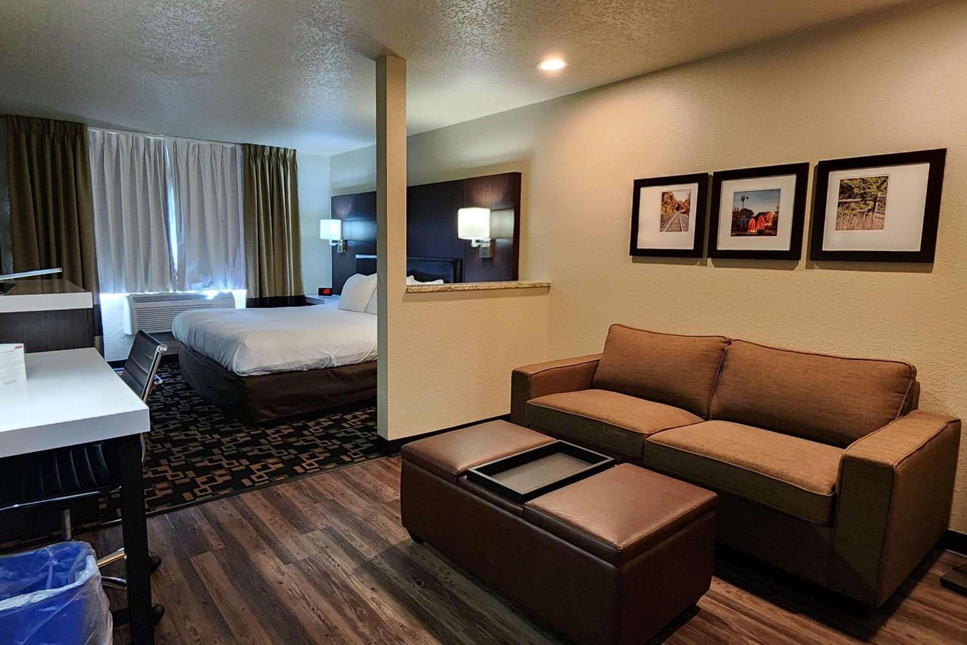 Comfort Inn & Suites Shakopee Downtown Area photo 2