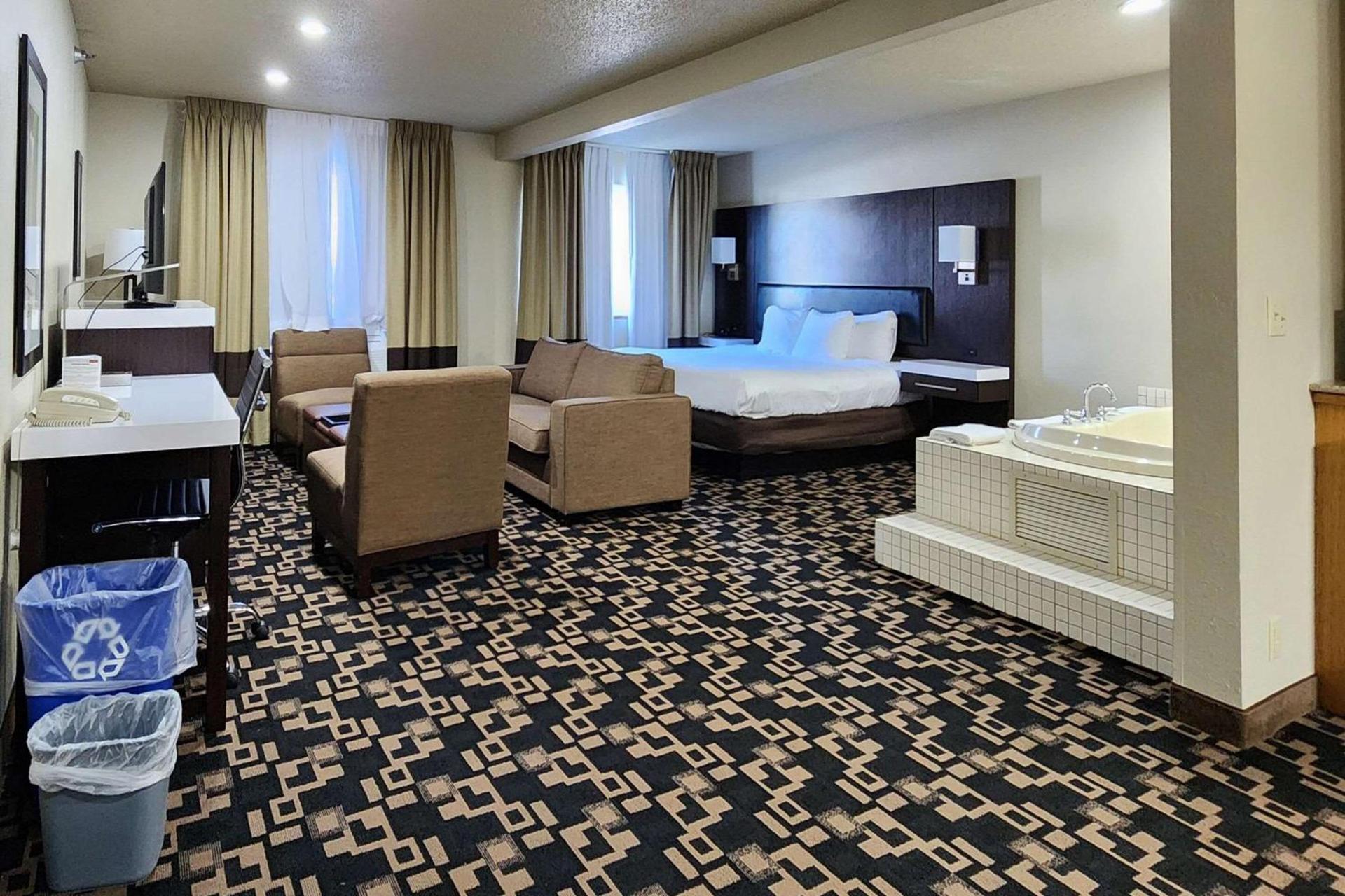 Comfort Inn & Suites Shakopee Downtown Area photo 10