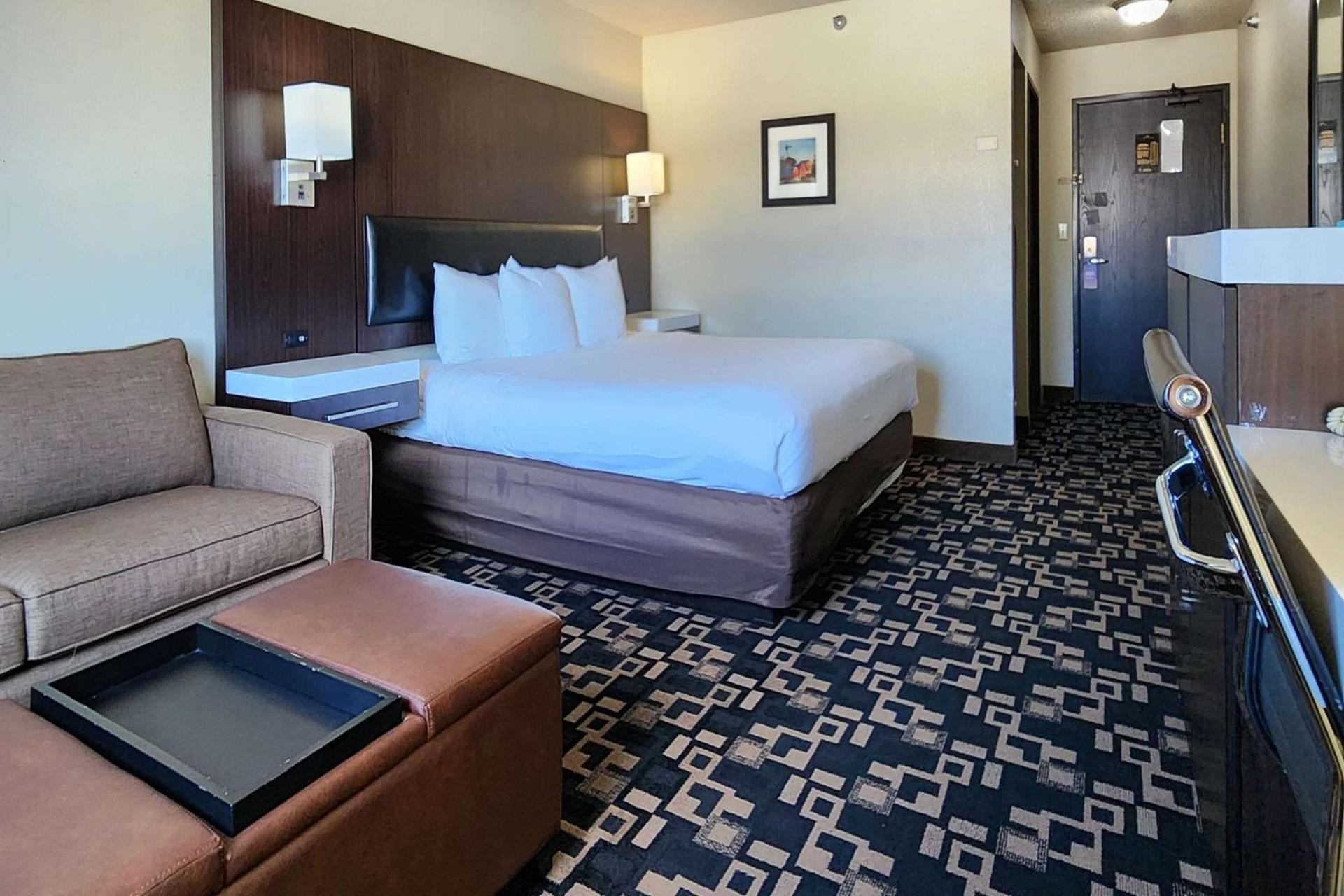 Comfort Inn & Suites Shakopee Downtown Area photo 11