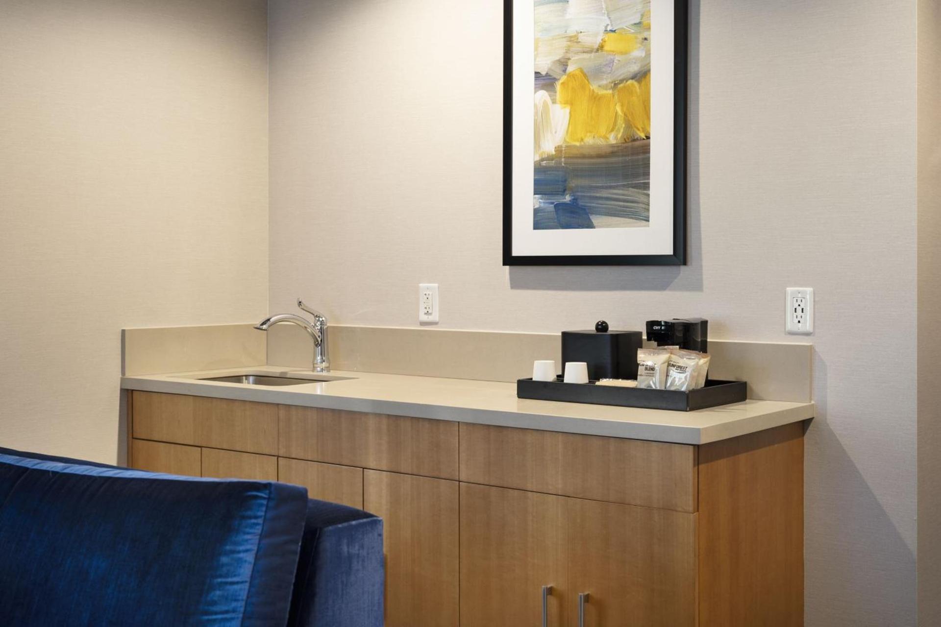 Courtyard by Marriott Los Angeles L.A. LIVE photo 36
