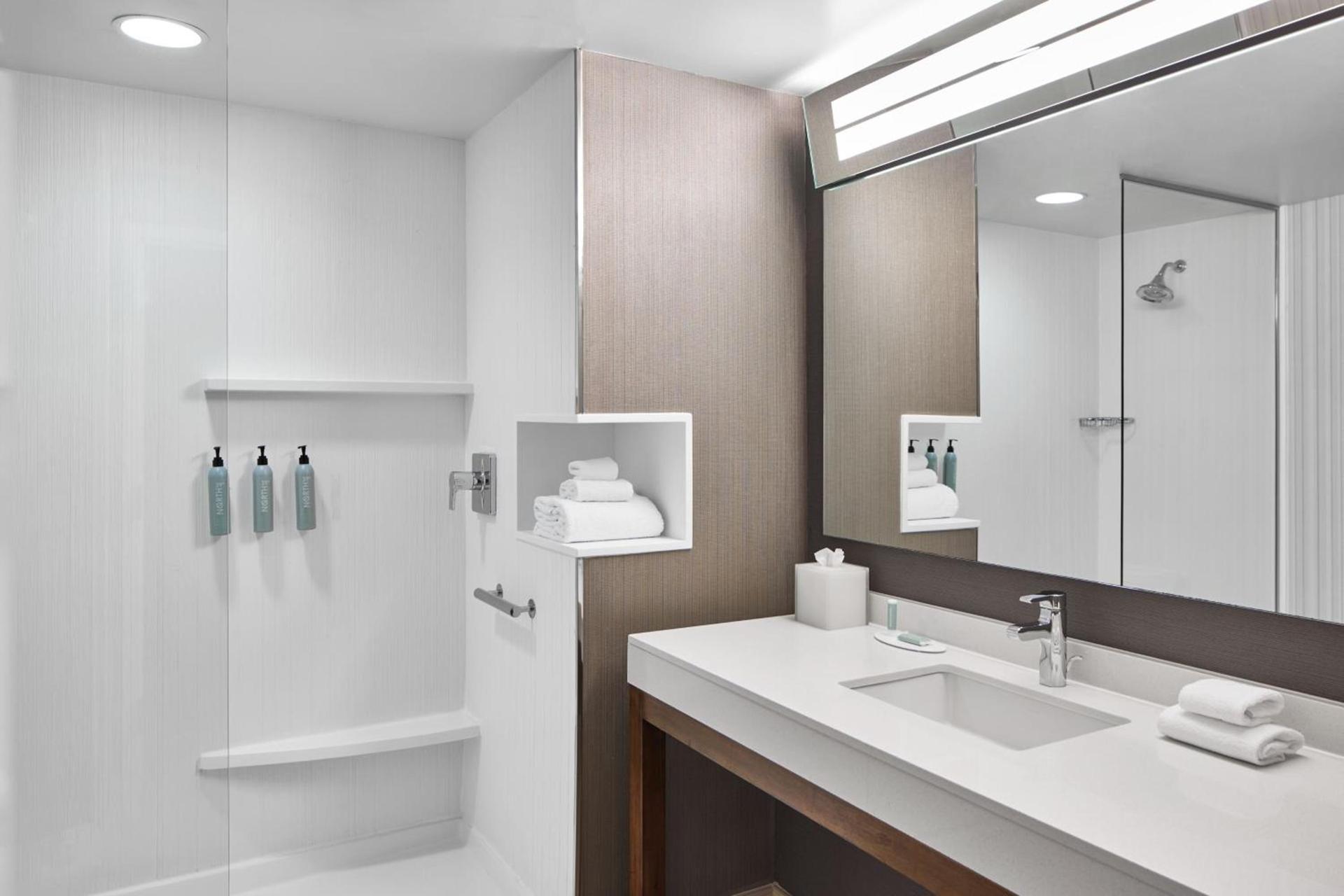 Courtyard by Marriott Atlanta NE/Duluth Sugarloaf photo 16