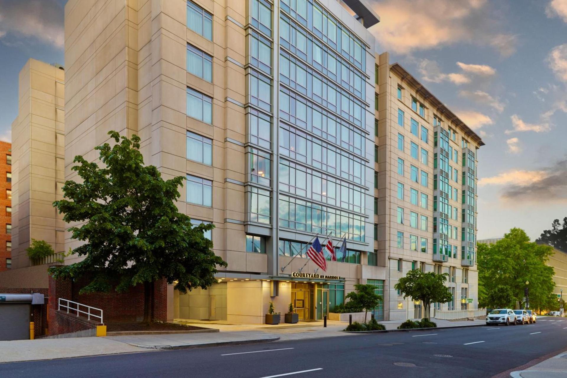 Courtyard by Marriott Washington, D.C./Foggy Bottom photo 1