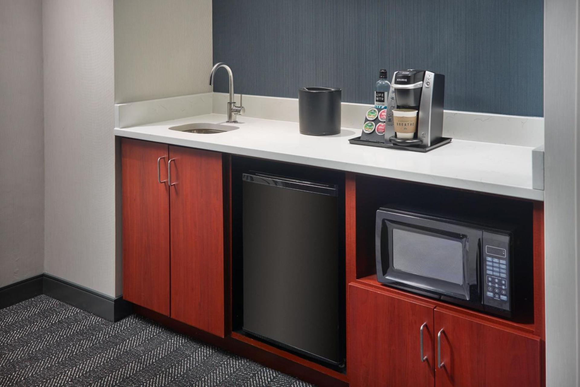 Courtyard by Marriott Washington, D.C./Foggy Bottom photo 24