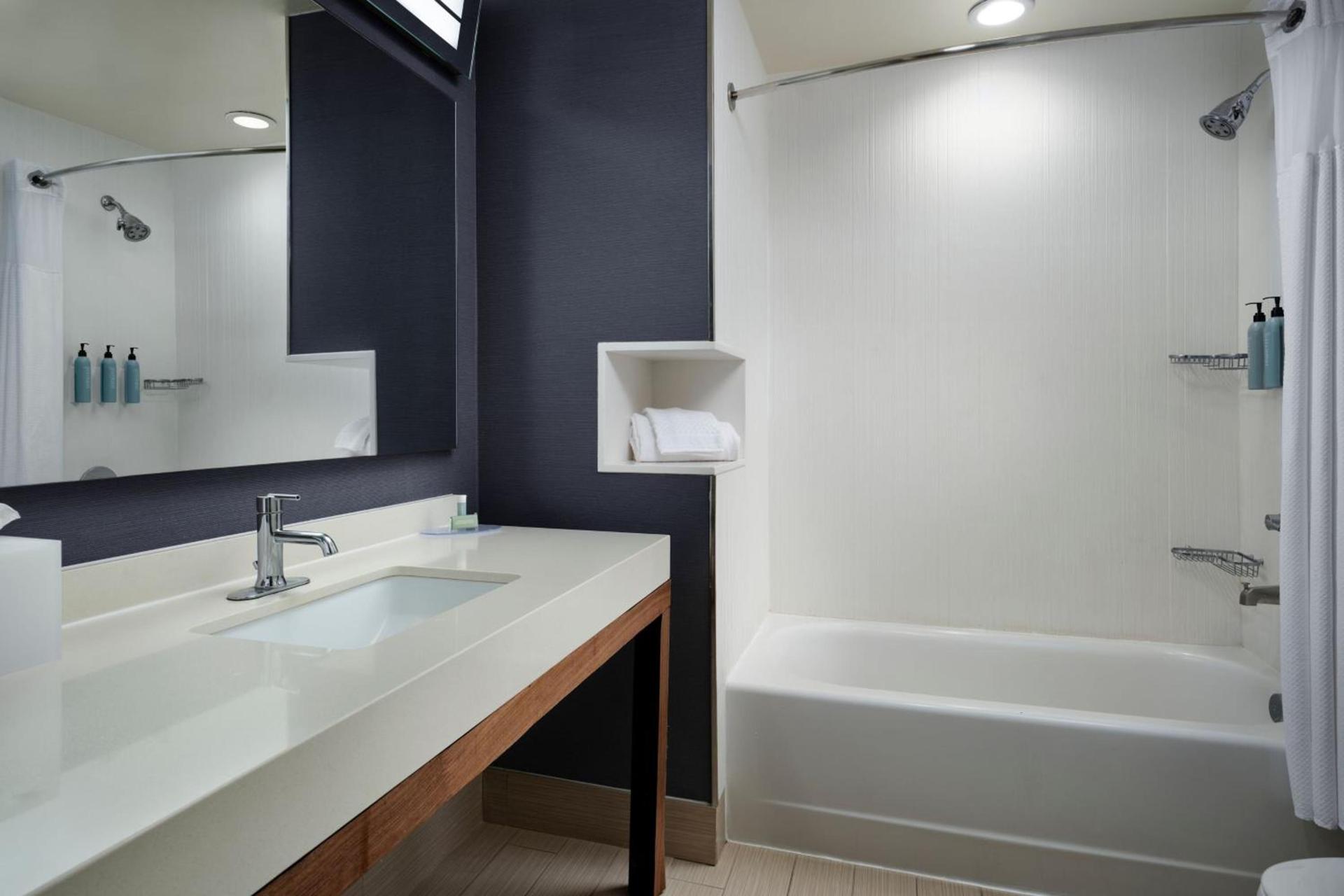 Courtyard by Marriott Hammond photo 13