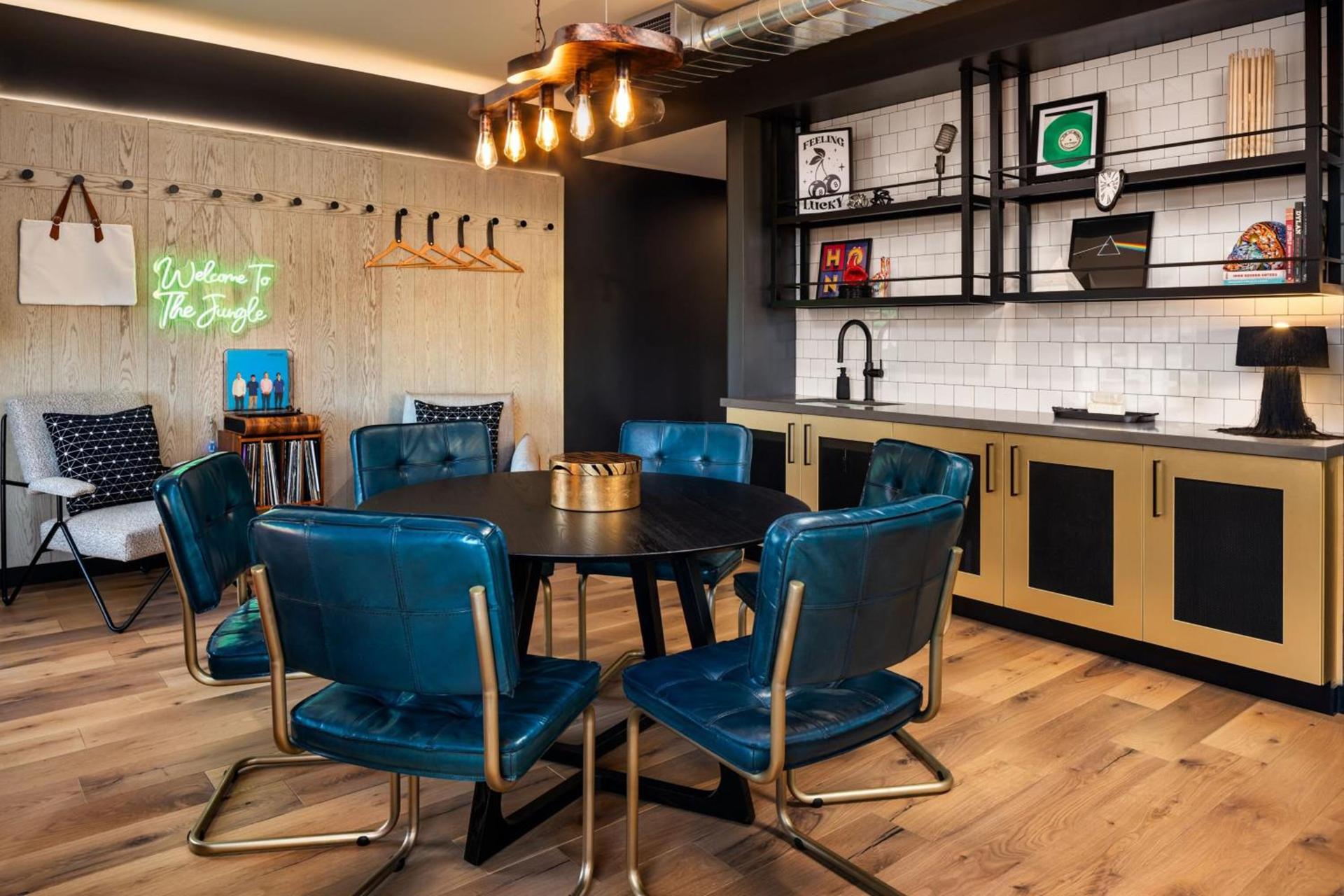 Moxy Madison Downtown photo 51