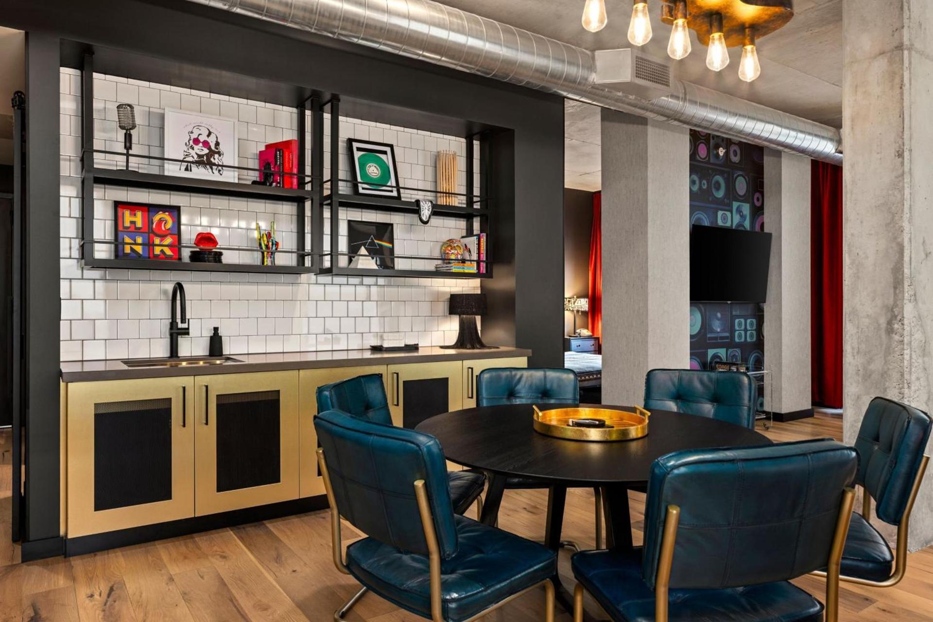 Moxy Madison Downtown photo 52
