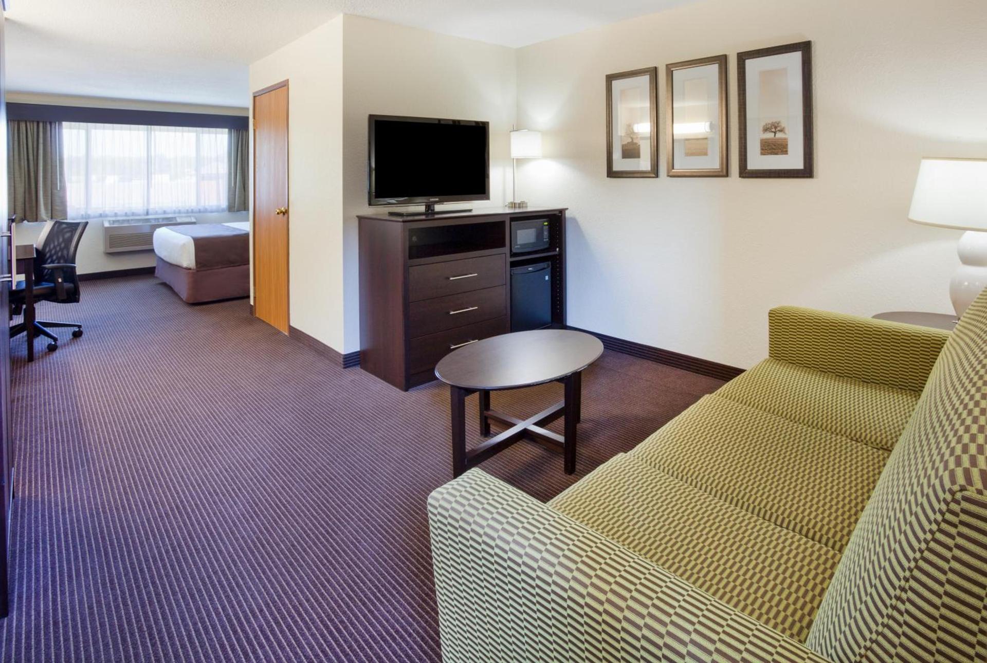 AmericInn by Wyndham Rhinelander photo 33