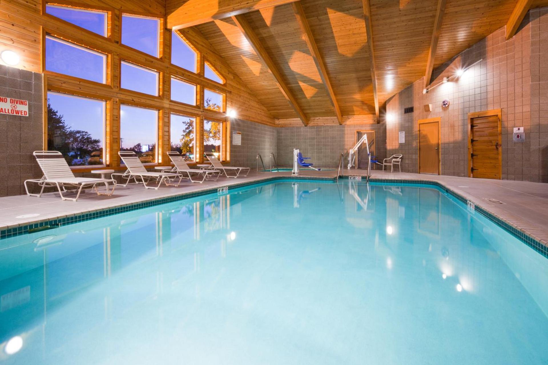 AmericInn by Wyndham Rhinelander photo 11