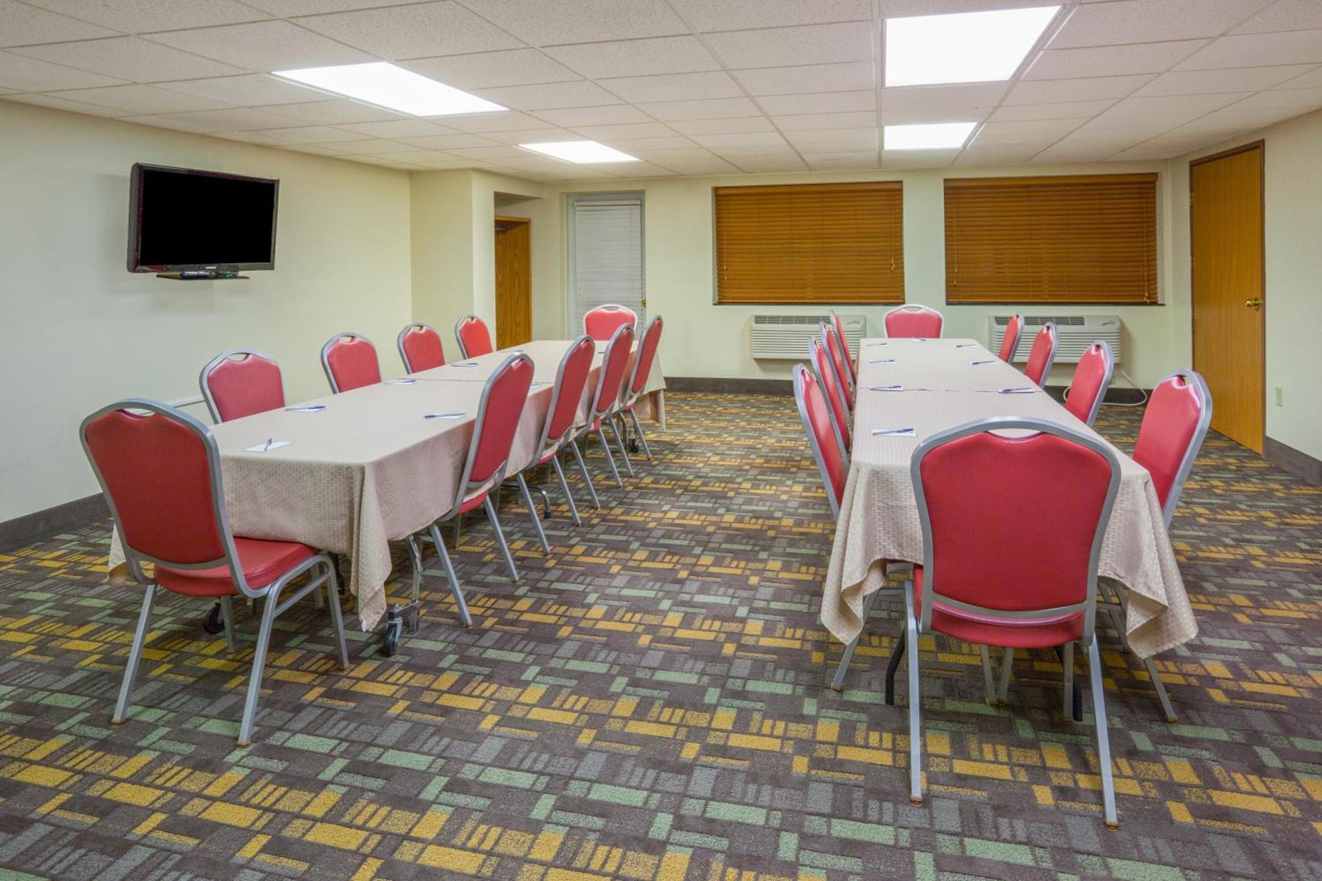AmericInn by Wyndham Rhinelander photo 28