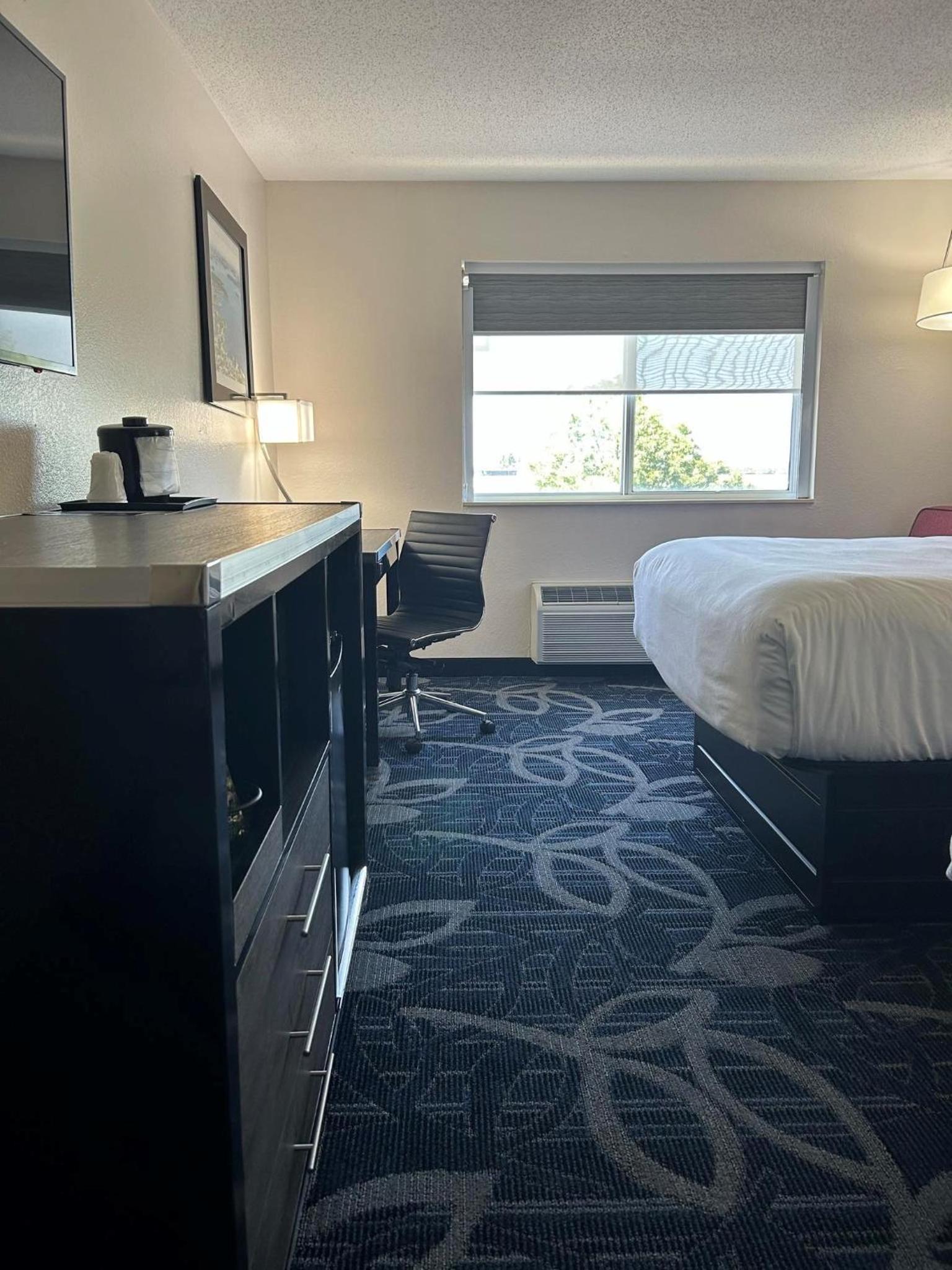 Comfort Inn & Suites Liverpool - Syracuse photo 29