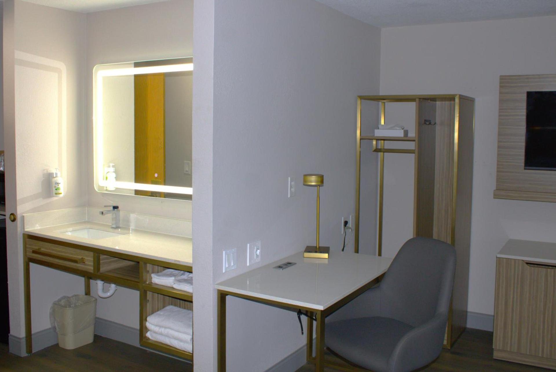 Baymont Inn & Suites San Marcos photo 14