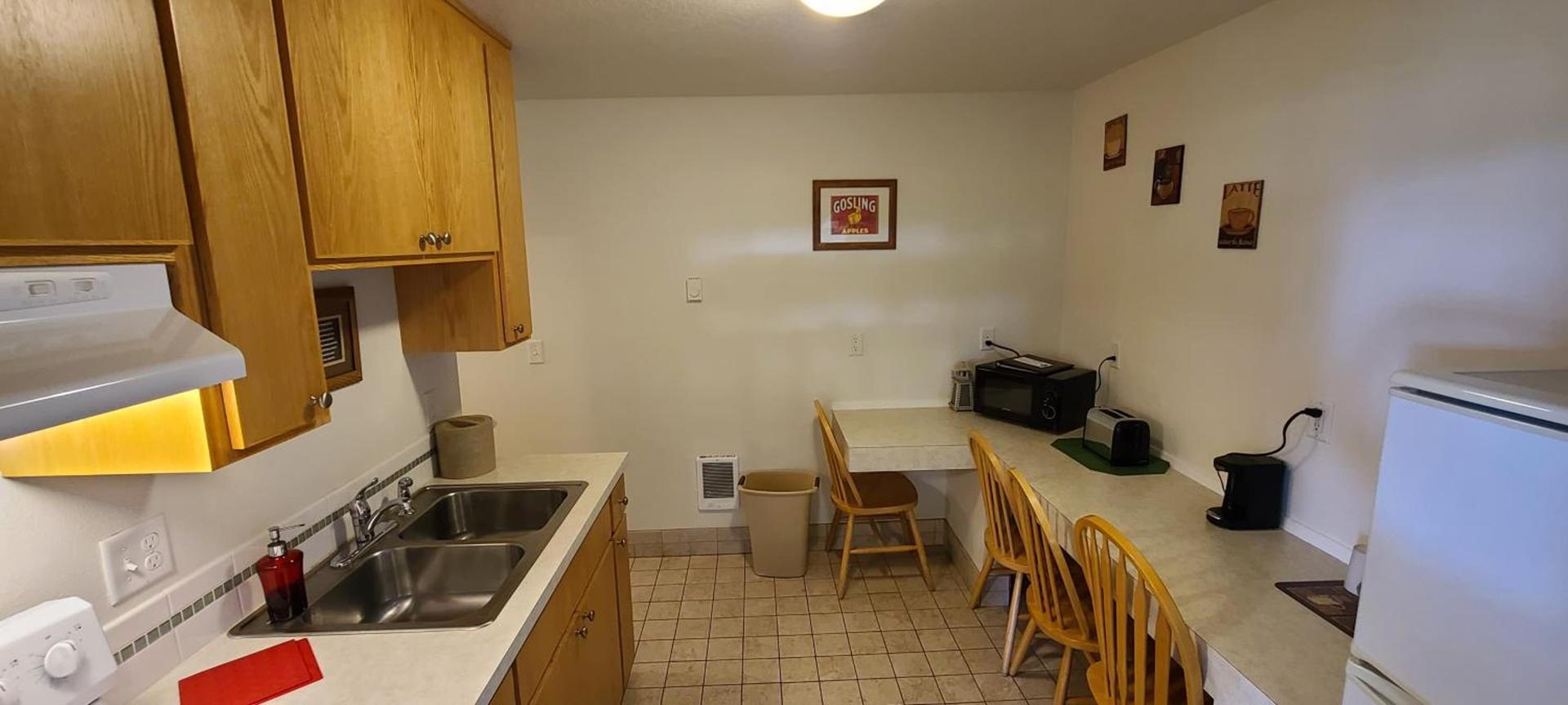 Ocean Breeze Motel photo 35