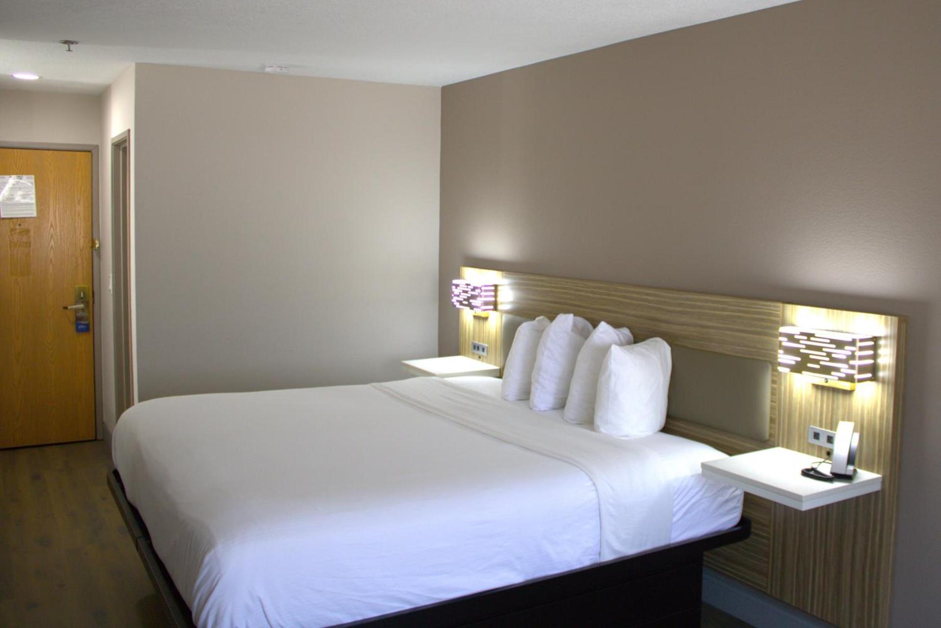 Baymont Inn & Suites San Marcos photo 10