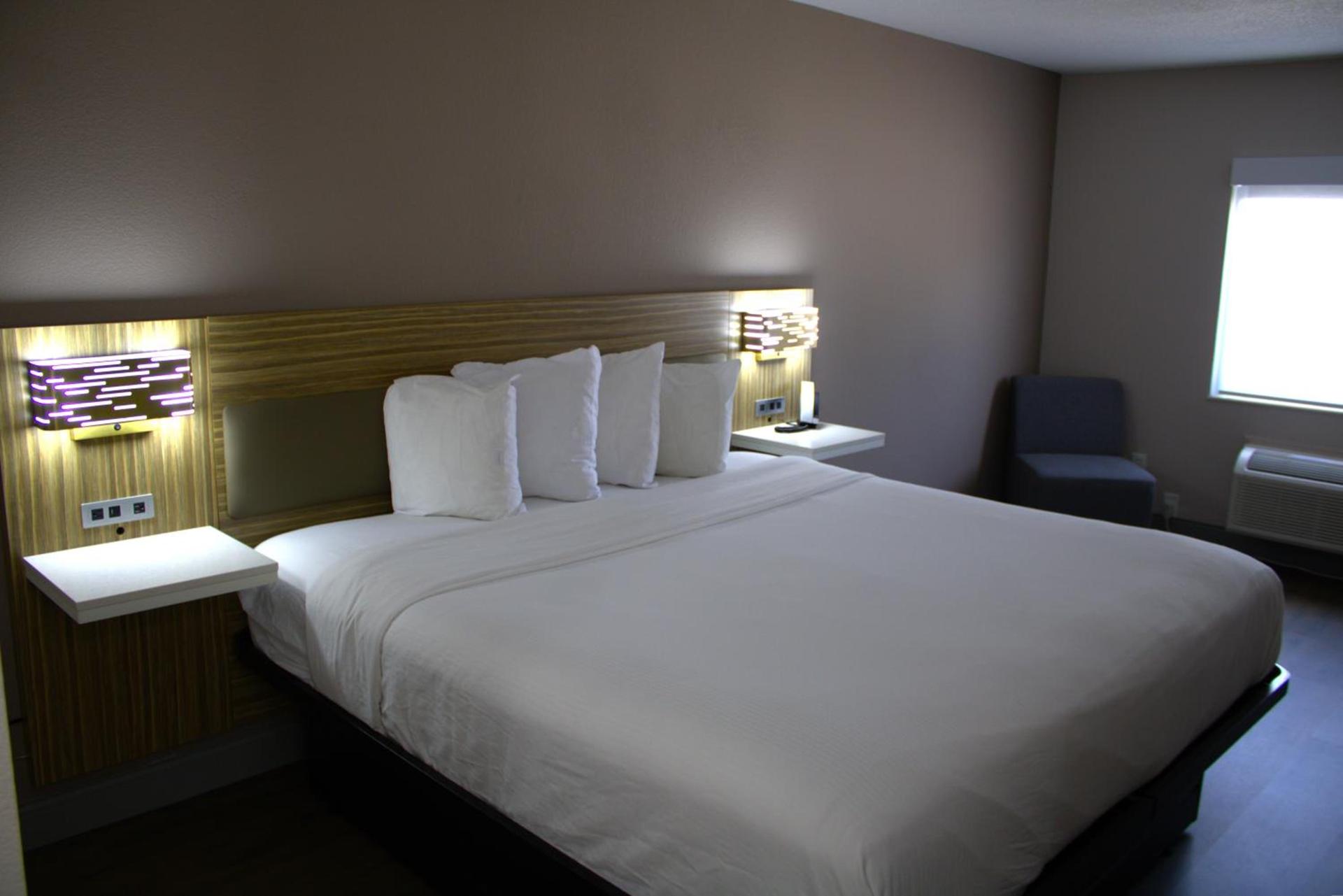 Baymont Inn & Suites San Marcos photo 9