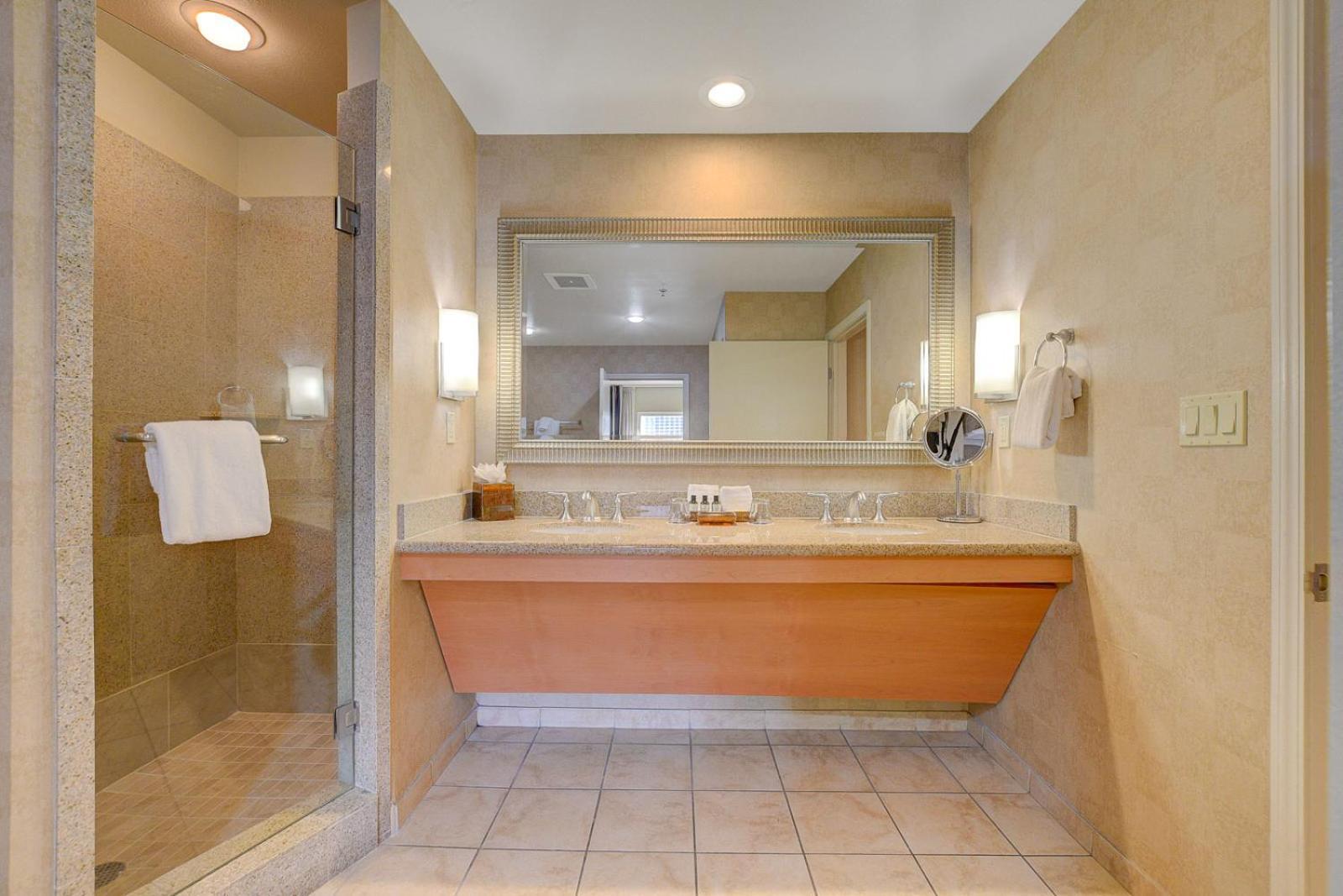 Diamond Suite at Platinum Hotel photo 9