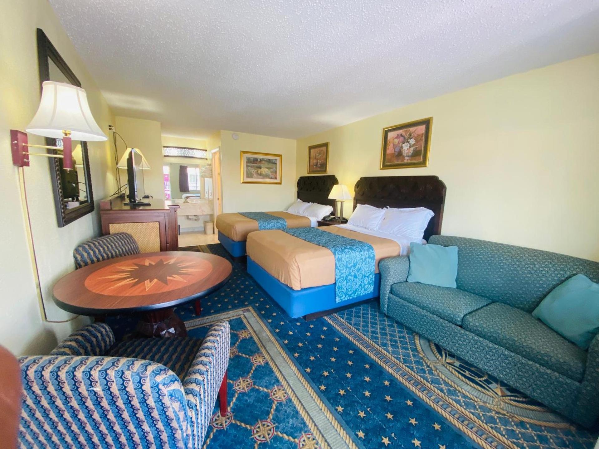 Maple Leaf Inn & Suites photo 8
