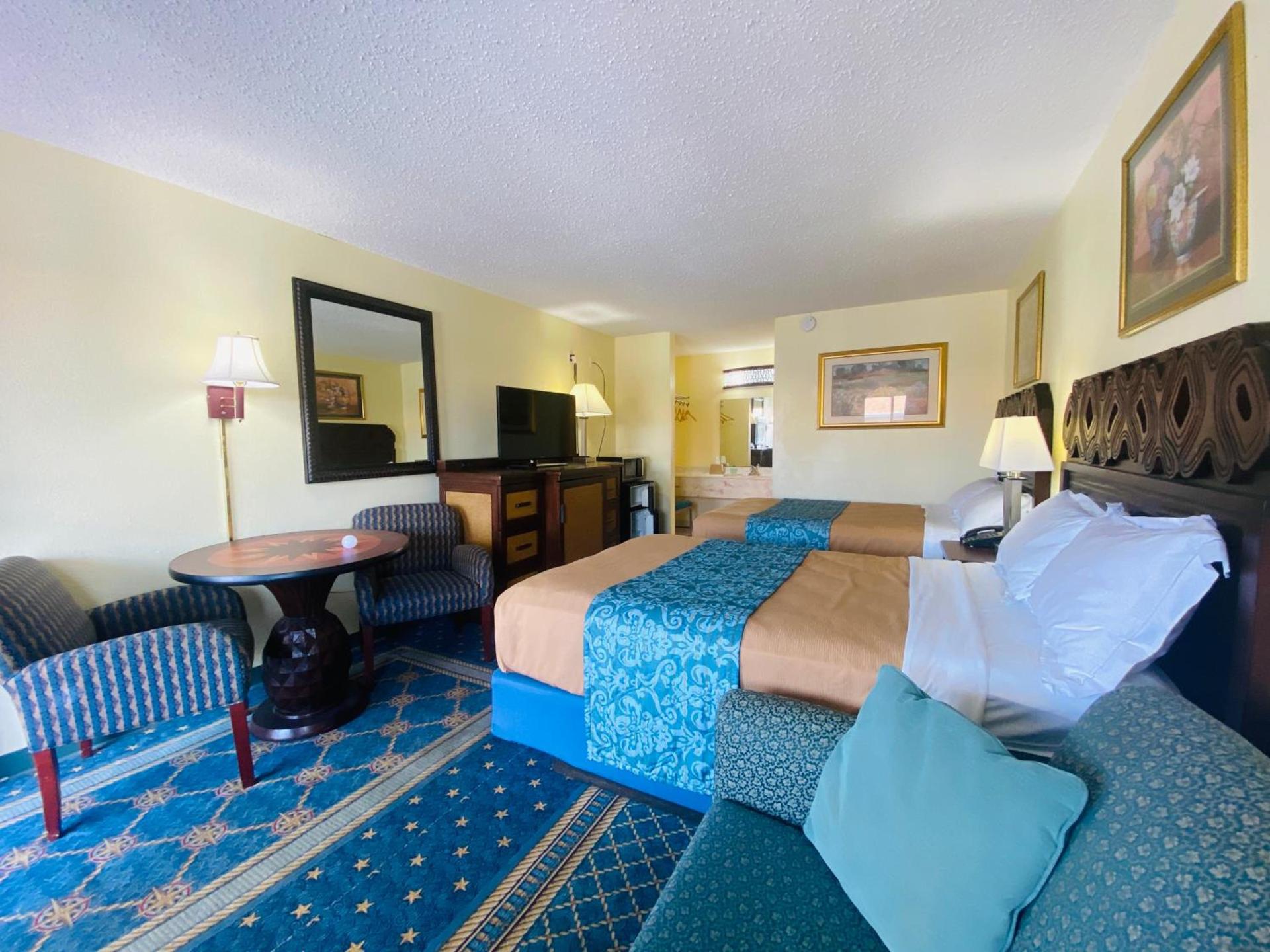 Maple Leaf Inn & Suites photo 9