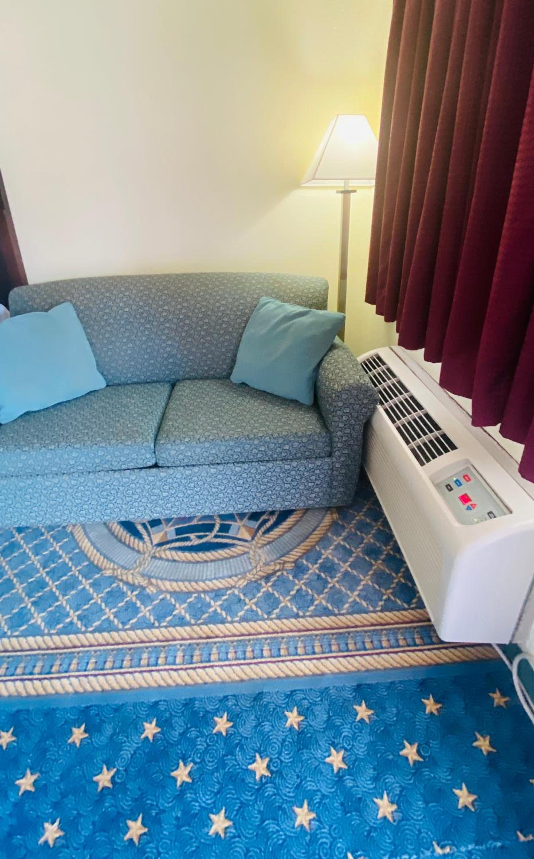 Maple Leaf Inn & Suites photo 11