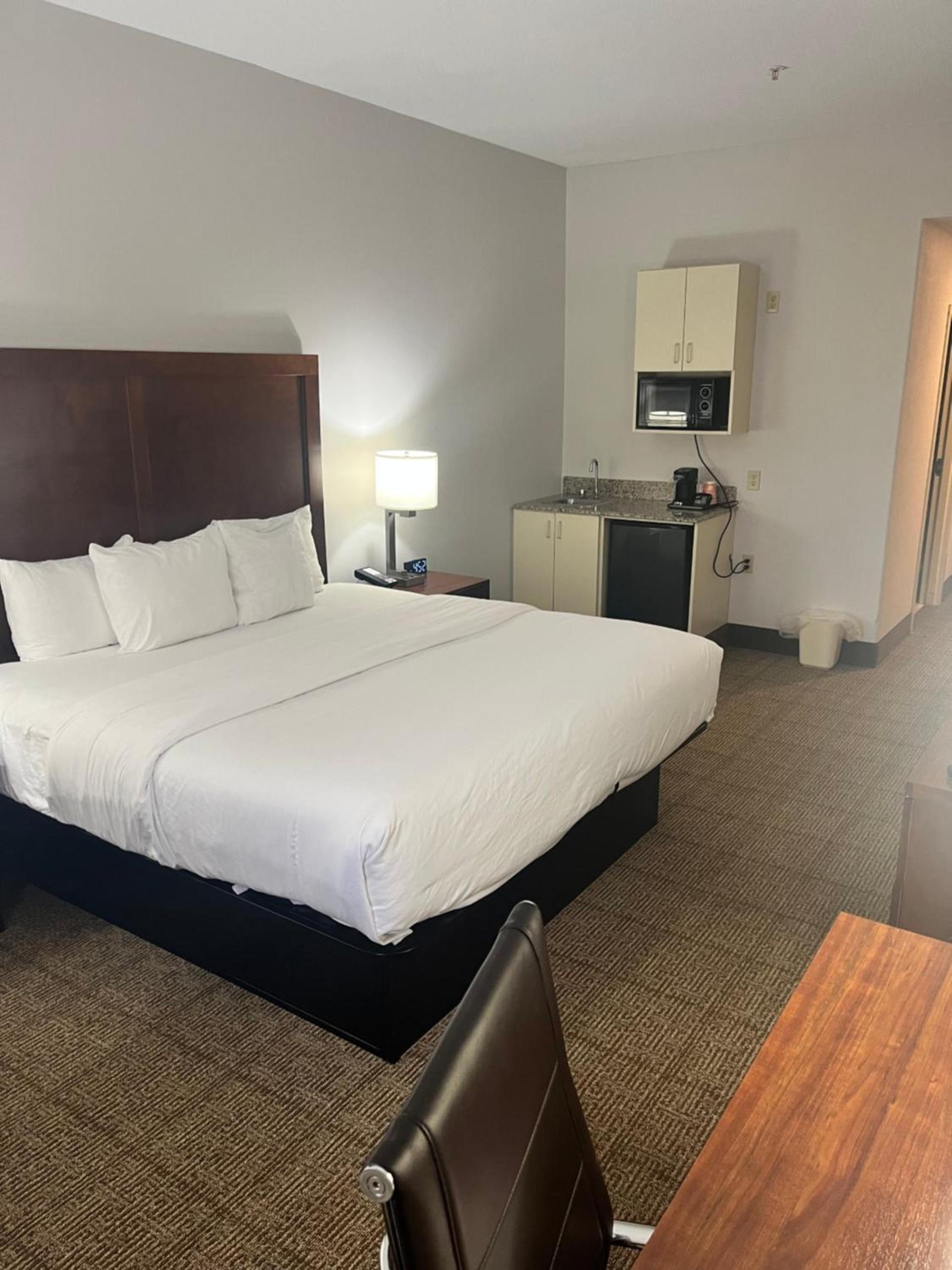 Comfort Inn & Suites Jackson North photo 44