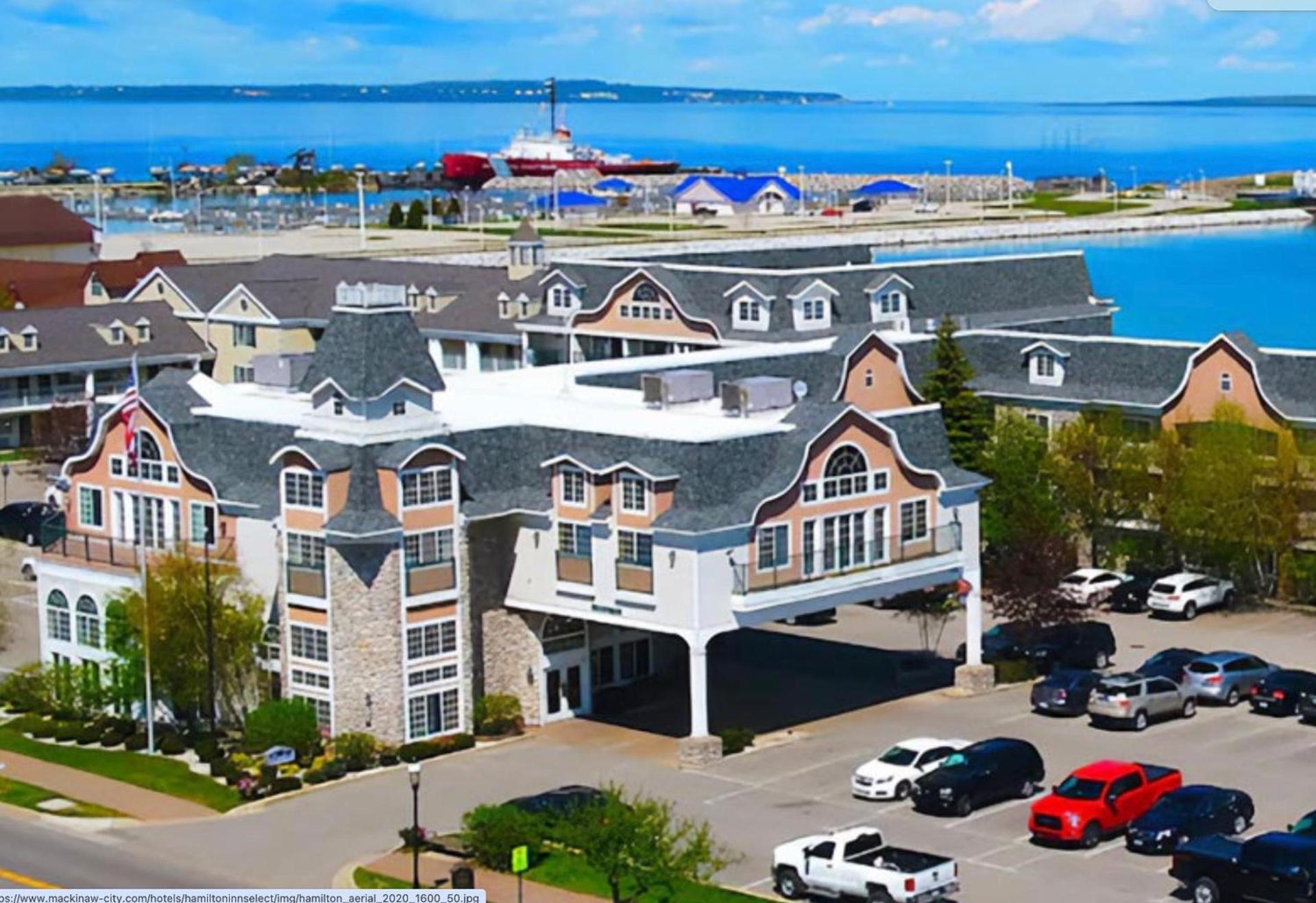 Hamilton Inn Select Beachfront Mackinaw City photo 33