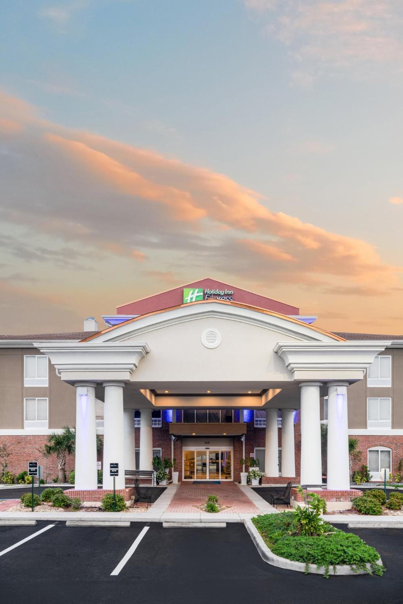 Holiday Inn Express & Suites Spring Hill by IHG photo 71