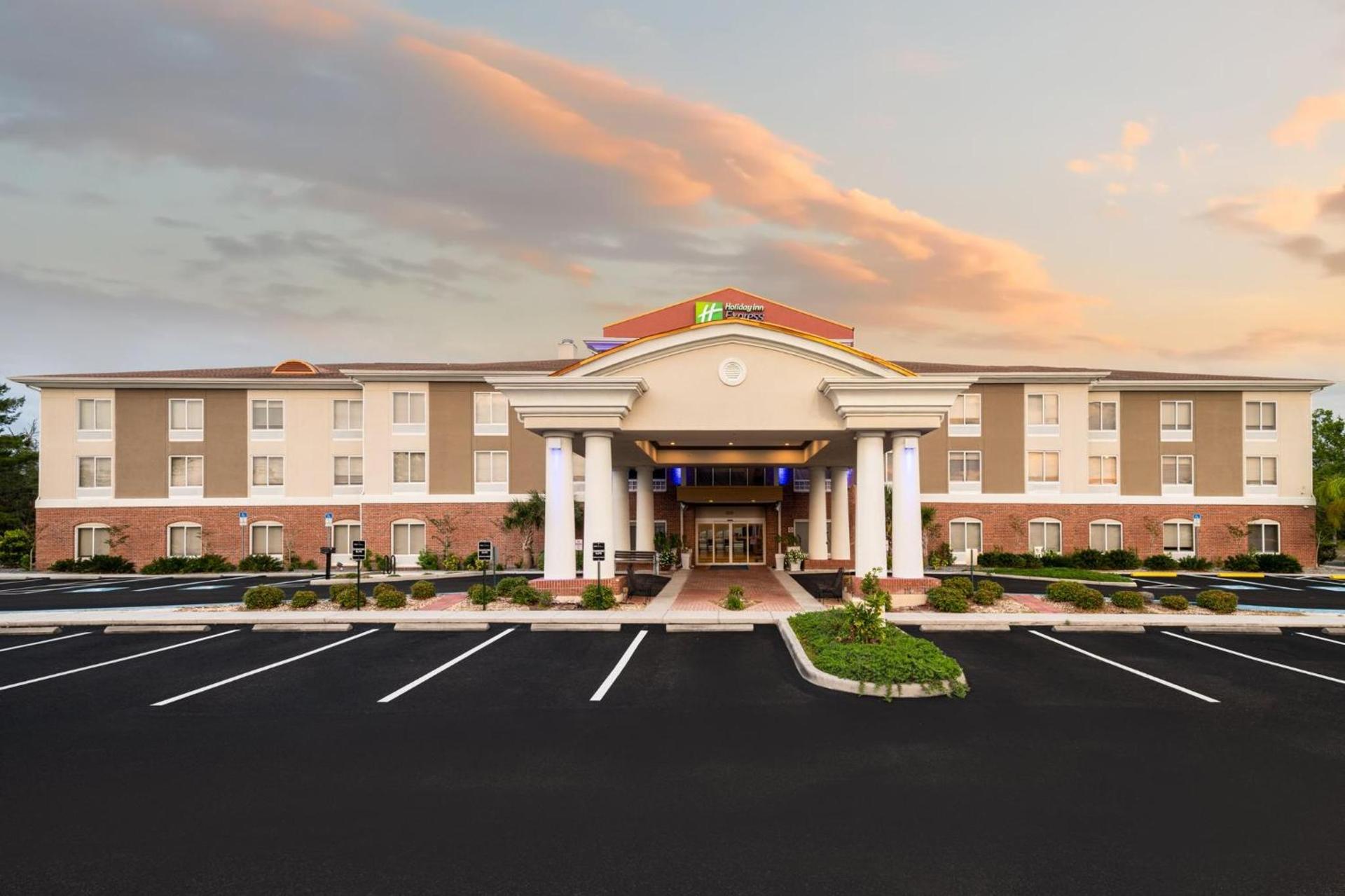 Holiday Inn Express & Suites Spring Hill by IHG photo 67
